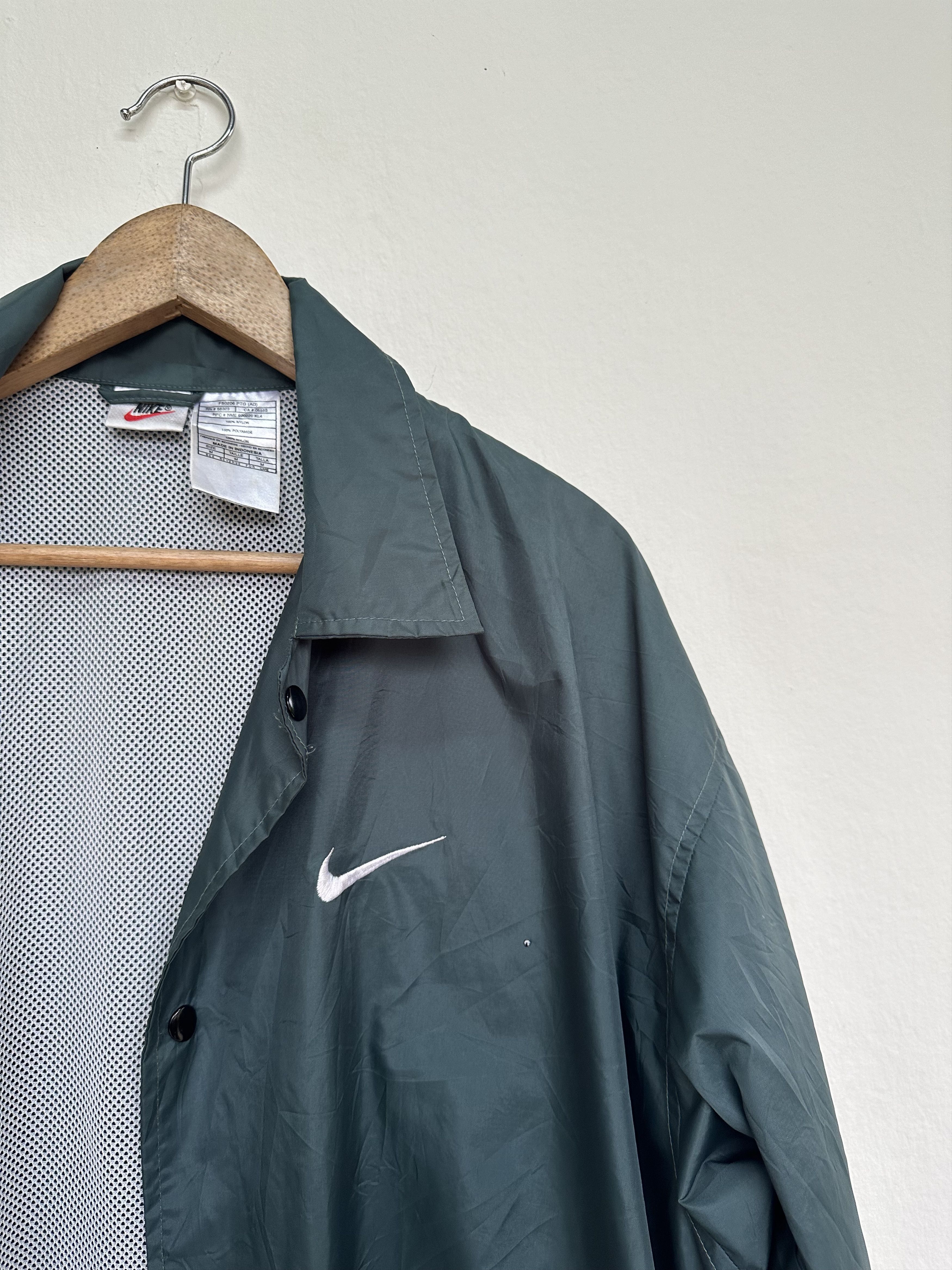 Nike Vintage 90s Nike Windbreaker SpellOut Light Jacket Size US L / EU 52-54 / 3 - 4 Thumbnail