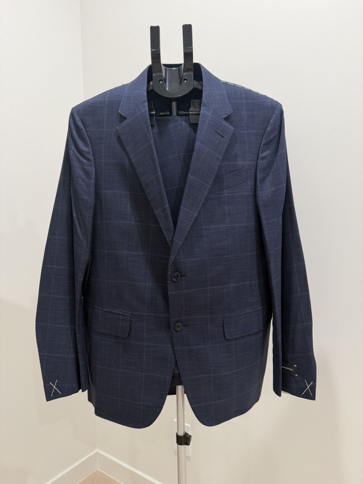 Ermenegildo Zegna Ermenegildo Zegna Navy Windowpane 2-Piece Suit 42R US/52R IT Size 42R - 1 Thumbnail