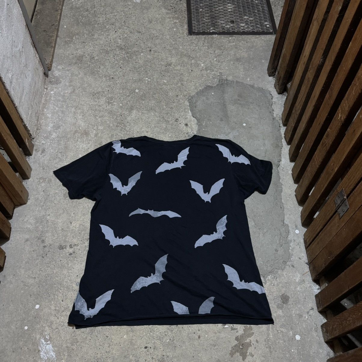 Saint Laurent Paris Saint Laurent paris s/s 19 bat t-shirt Size US L / EU 52-54 / 3 - 2 Thumbnail
