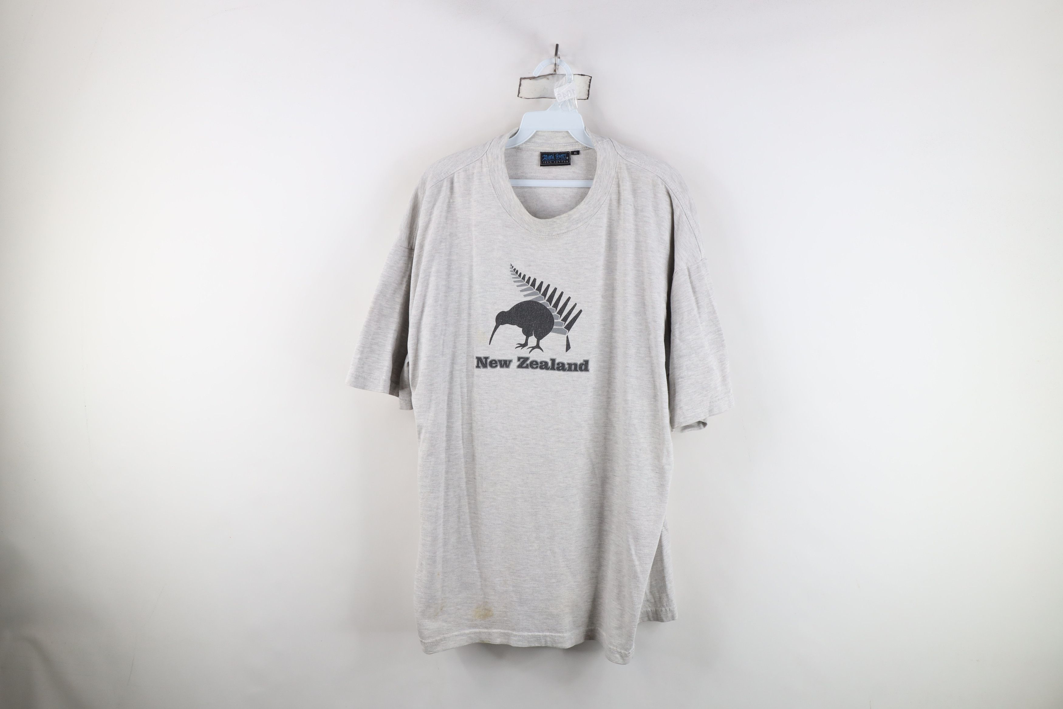 Vintage Vintage 90s Streetwear Heavy New Zealand Kiwi Bird T-Shirt Size US XL / EU 56 / 4 - 1 Thumbnail