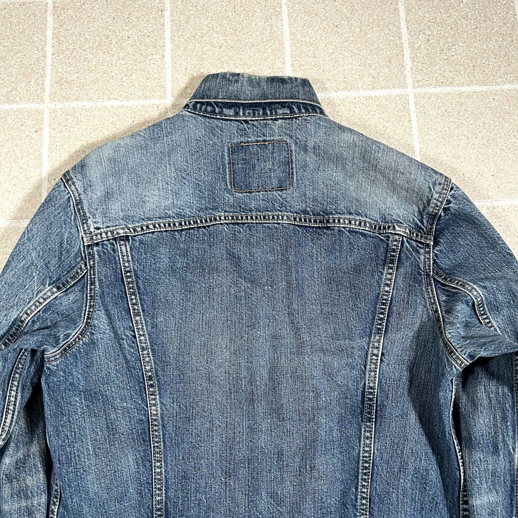 Levi's VINTAGE Levi's Jacket Men S Blue Denim Trucker Western Classic Light Wash Distressed 90s Size US S / EU 44-46 / 1 - 4 Thumbnail