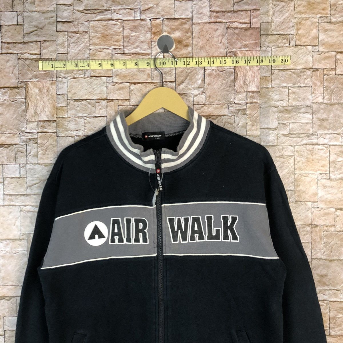 Airwalk Airwalk Black Zipper Sweatshirt sweater vintage #A500 Size US S / EU 44-46 / 1 - 2 Thumbnail