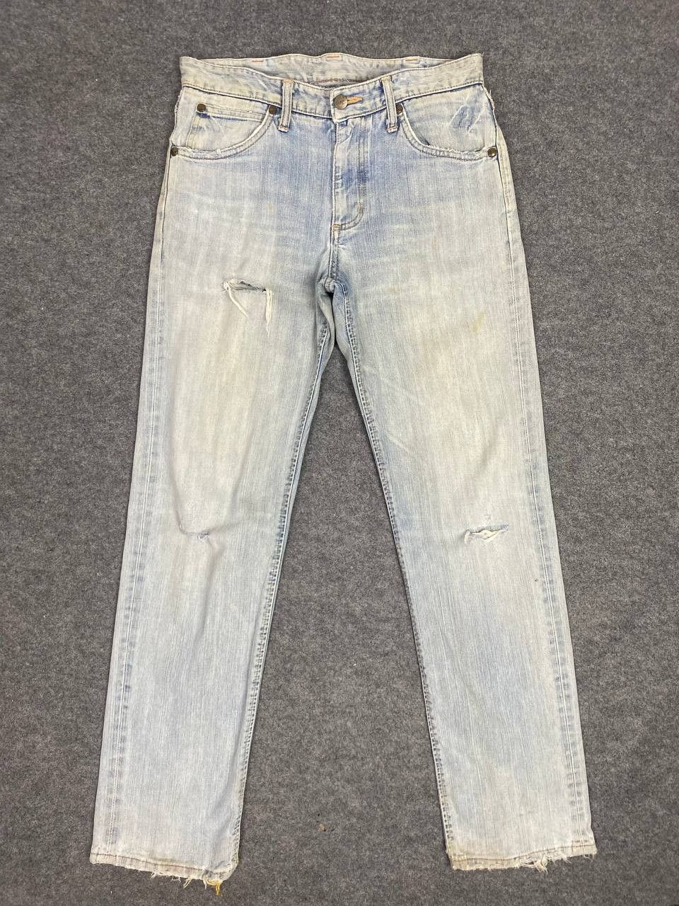 Wrangler vintage wrangler lightwash distressed denim Size US 33 - 10 Thumbnail