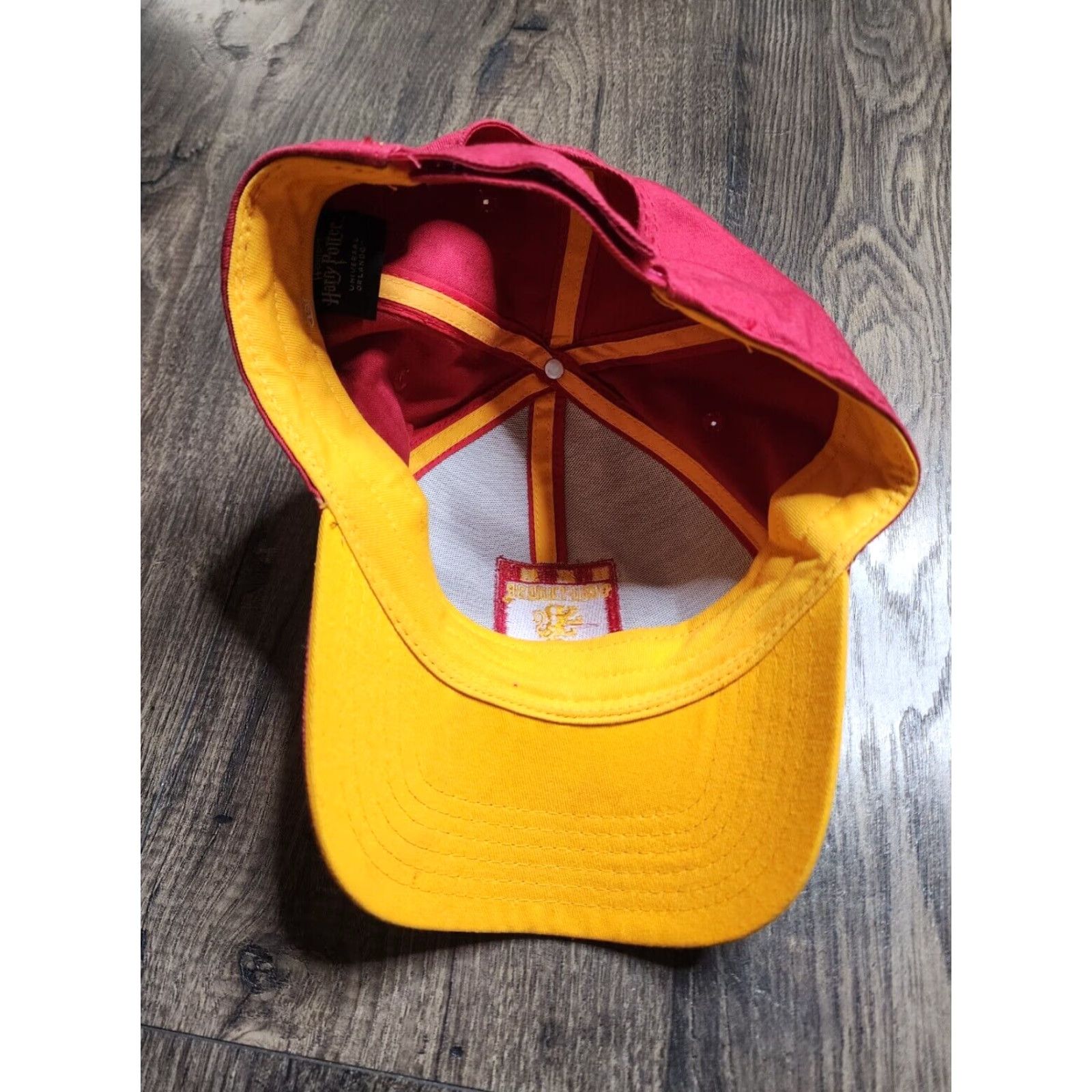 Vintage Universal Studios Harry Potter Gryffindor Embroidered Hat Cap Adjustable Men One Size Red Baseball Cap Logo Size ONE SIZE - 2 Thumbnail