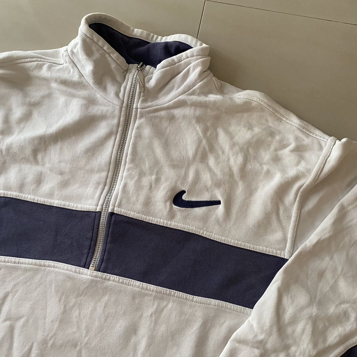 image of Nike Swoosh Half Zip Sweatshirt in White/Blue, Men's (Size Medium)