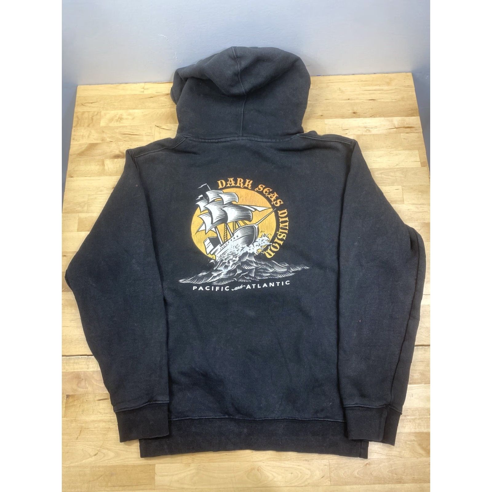 Vintage Dark Seas Hoodie Mens S Black Graphic Print Crew Neck Long Sleeve Pacific And Atlantic #8366 Size US S / EU 44-46 / 1 - 3 Thumbnail