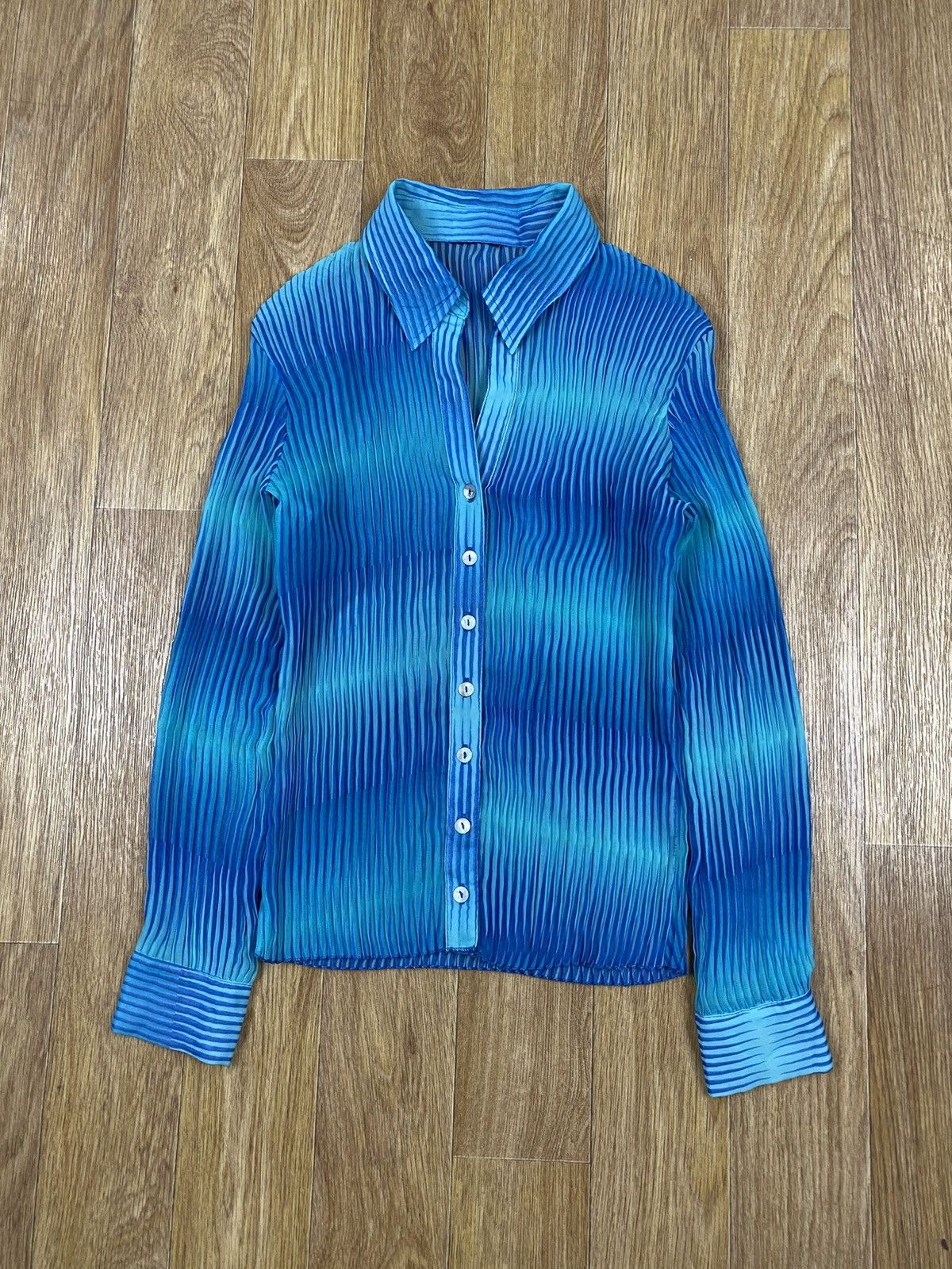 Japanese Brand Vintage pleated Blue Button Shirt Issey Miyake Style Size S / US 4 / IT 40 - 1 Thumbnail