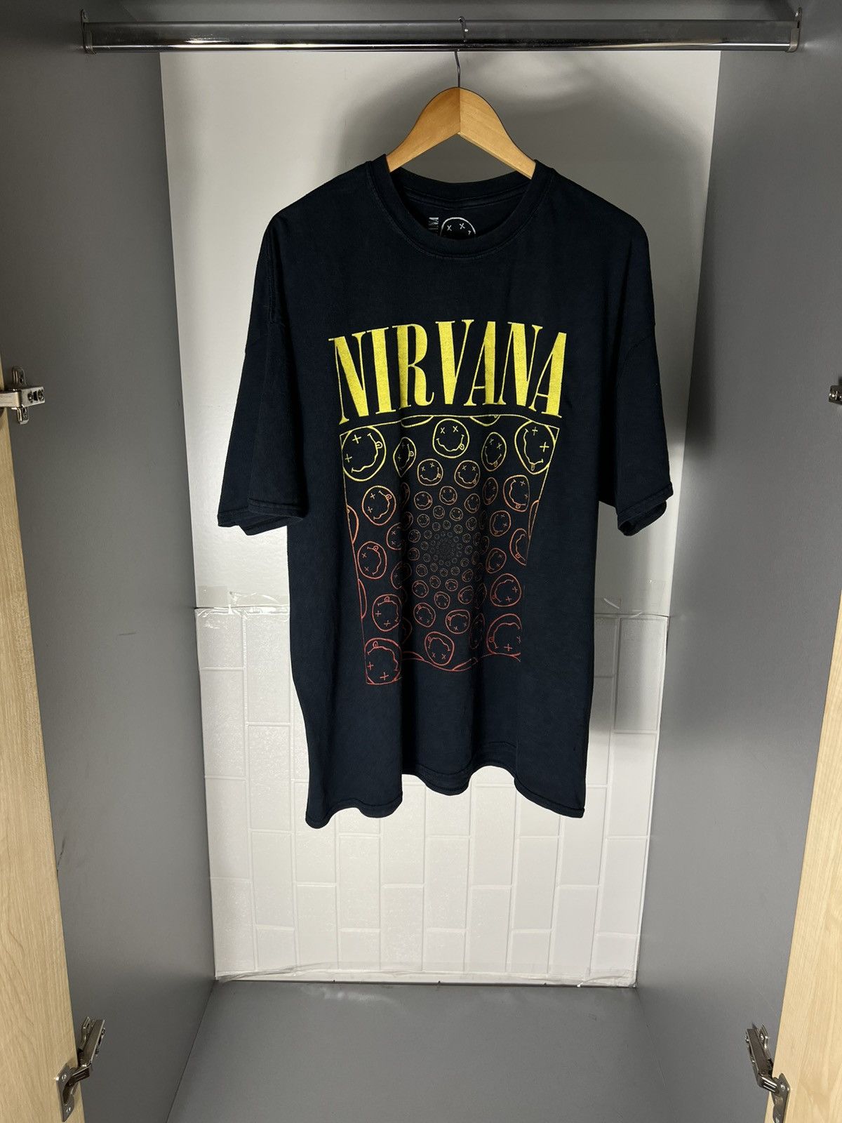 Band Tees VINTAGE NIRVANA KURT COBAIN SMILE ROCK T-SHIRT MRTAL Y2K 90s Size US XL / EU 56 / 4 - 2 Thumbnail