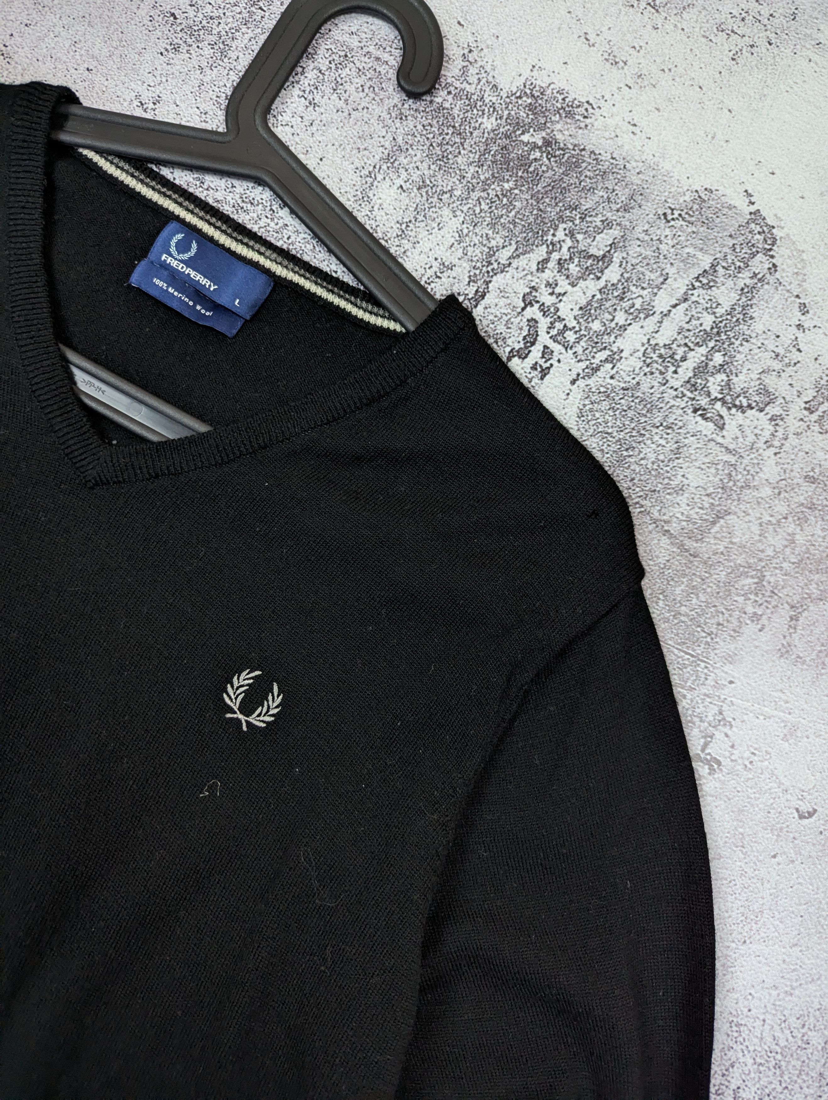 Fred Perry Fred Perry Merino Wool V Neck Sweater L Size US L / EU 52-54 / 3 - 9 Thumbnail