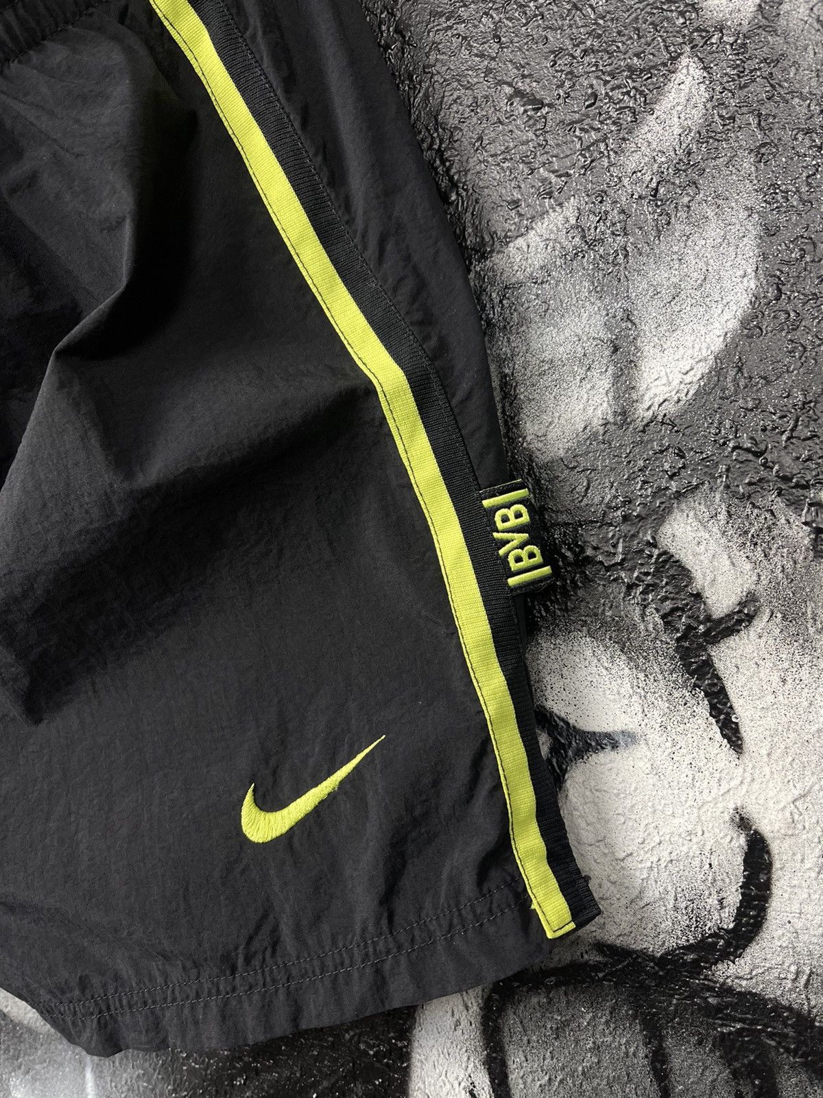 Nike Nike Premier Borussia Dortmund Football Club Vintage Shorts Size US 34 / EU 50 - 5 Thumbnail