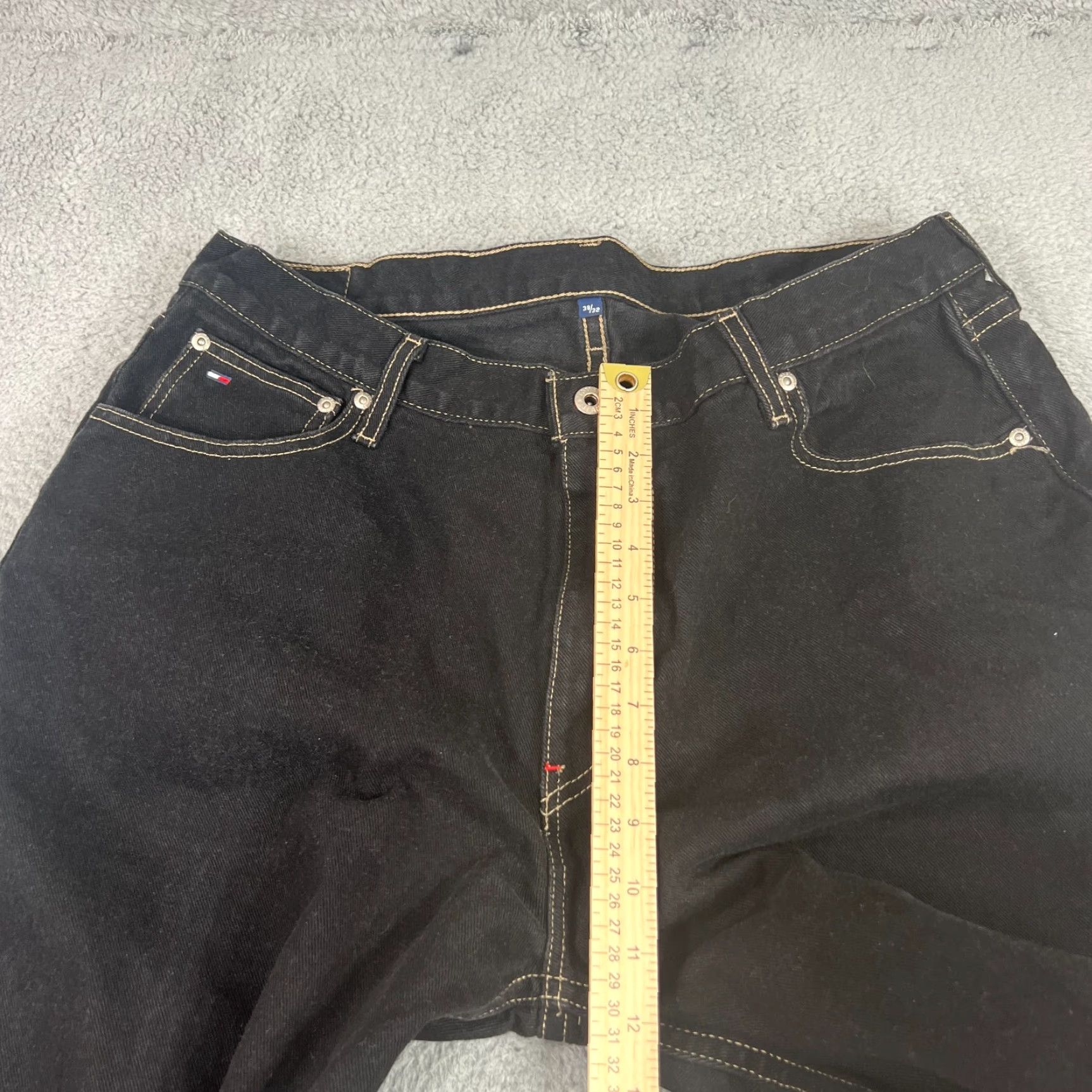 Tommy Hilfiger VINTAGE Tommy Hilfiger Jeans 90s Relaxed Fit Mens 38x32 Black Denim Size US 38 / EU 54 - 4 Thumbnail