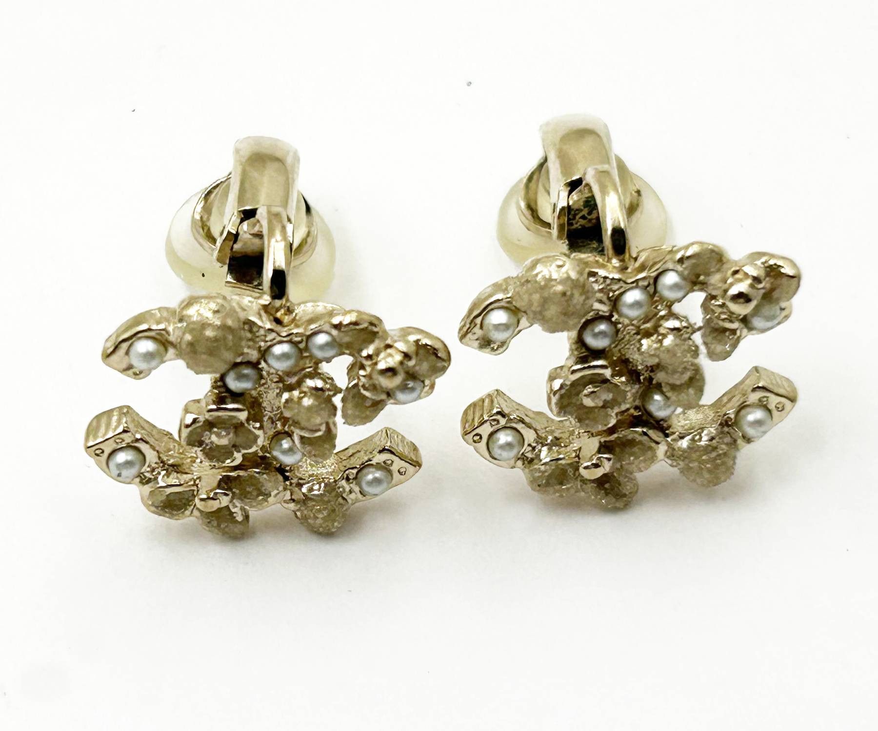 Chanel Chanel Gold CC Mini Pearl Mini Flowers Clip on Earrings Size ONE SIZE - 3 Thumbnail
