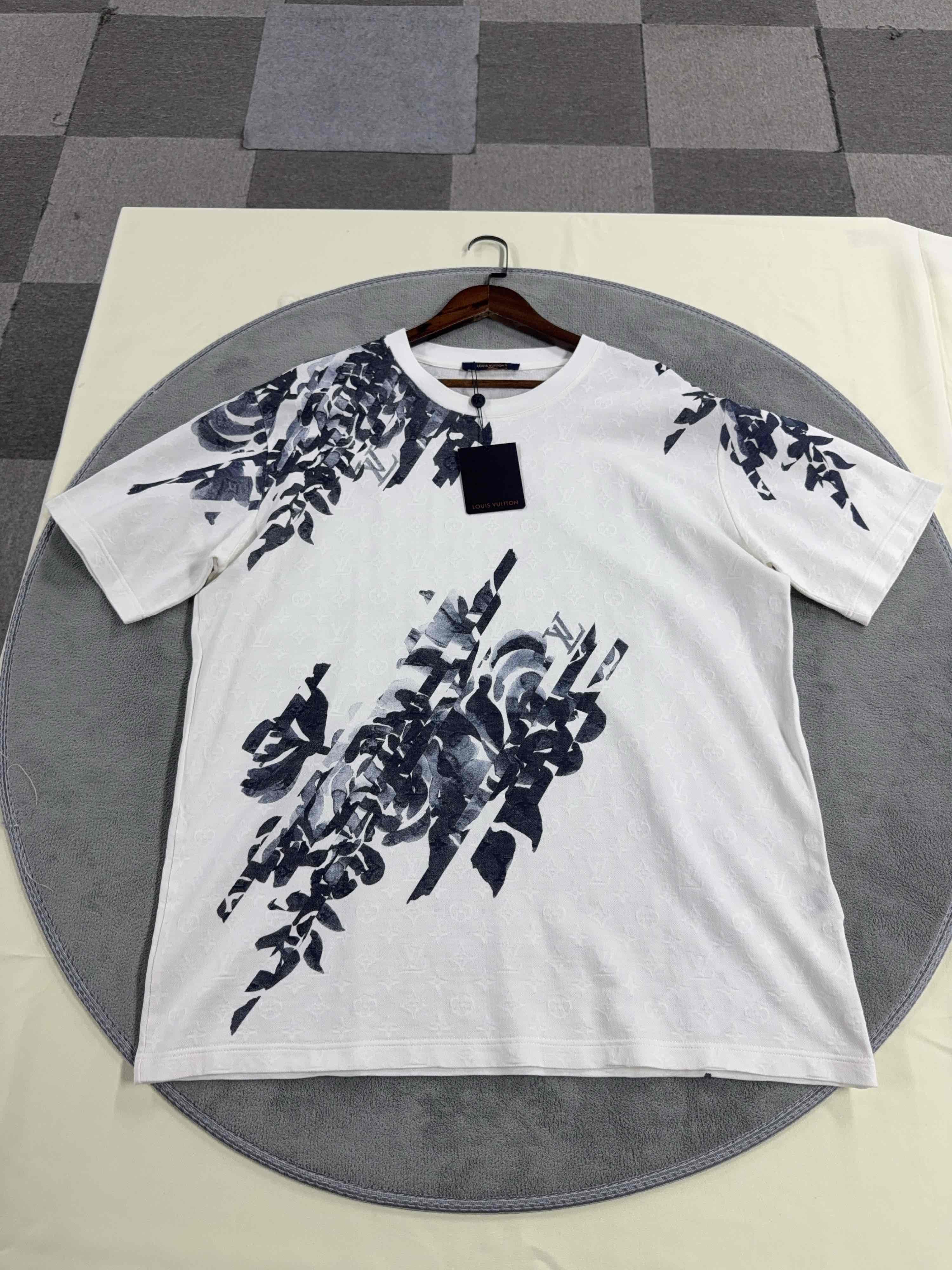 Louis Vuitton Louis Vuitton Floral Short Sleeve T-Shirt XXL Size US XXL / EU 58 / 5 - 1 Thumbnail