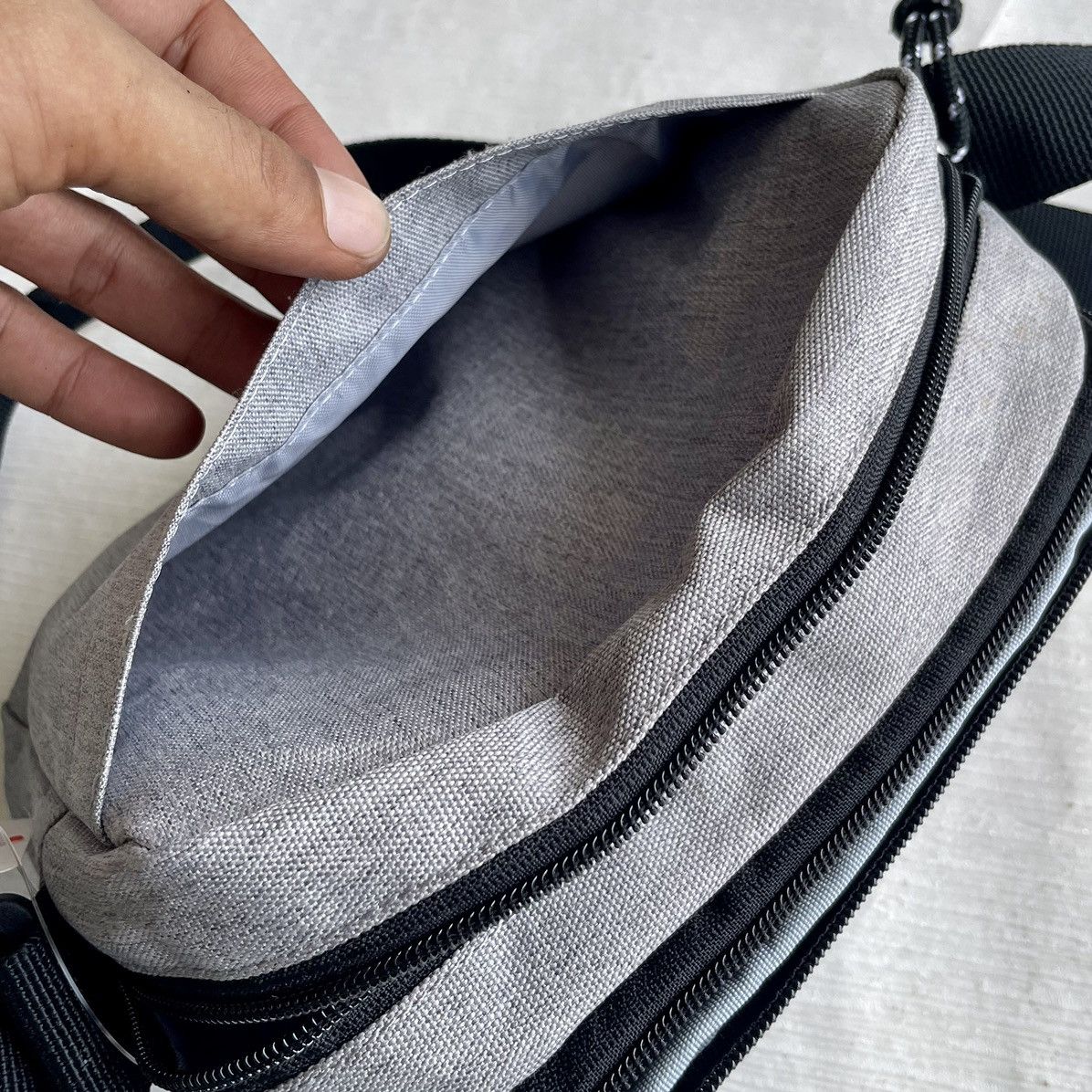 Champion STREETWEAR CHAMPION SQUARE MULTI POCKET CROSSBODY Size ONE SIZE - 14 Thumbnail