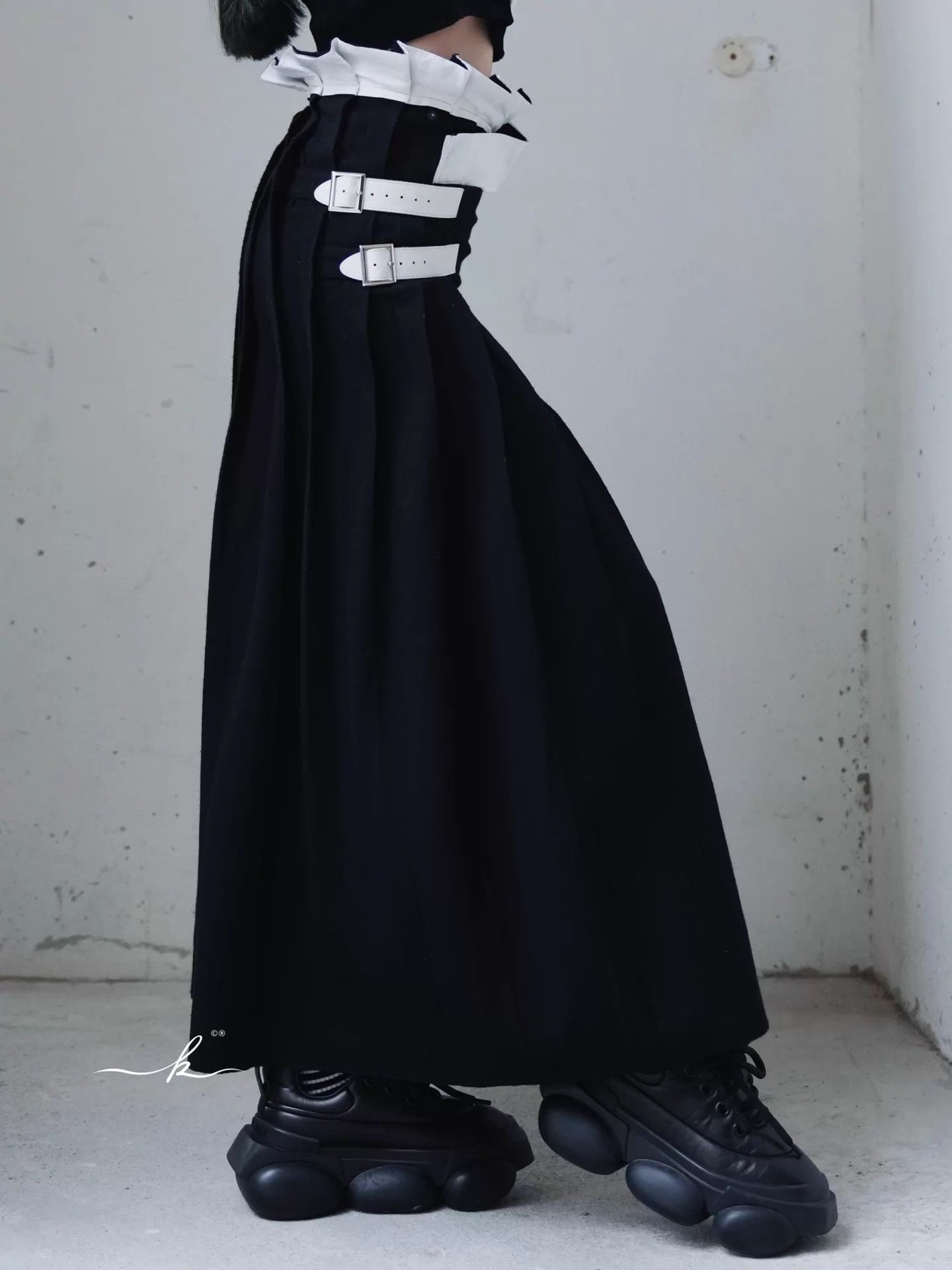 Yohji Yamamoto Yohji Yamamoto 1999 AW Runway Wool Wrap Maxi Skirt Size 25" / US 0 / IT 36 - 8 Thumbnail