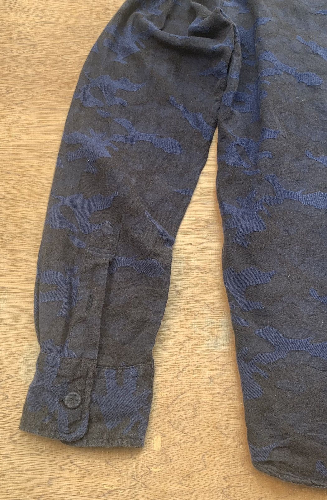 Japanese Brand Vanquish 10th Anniversary Camouflage Shirt Size US M / EU 48-50 / 2 - 12 Thumbnail