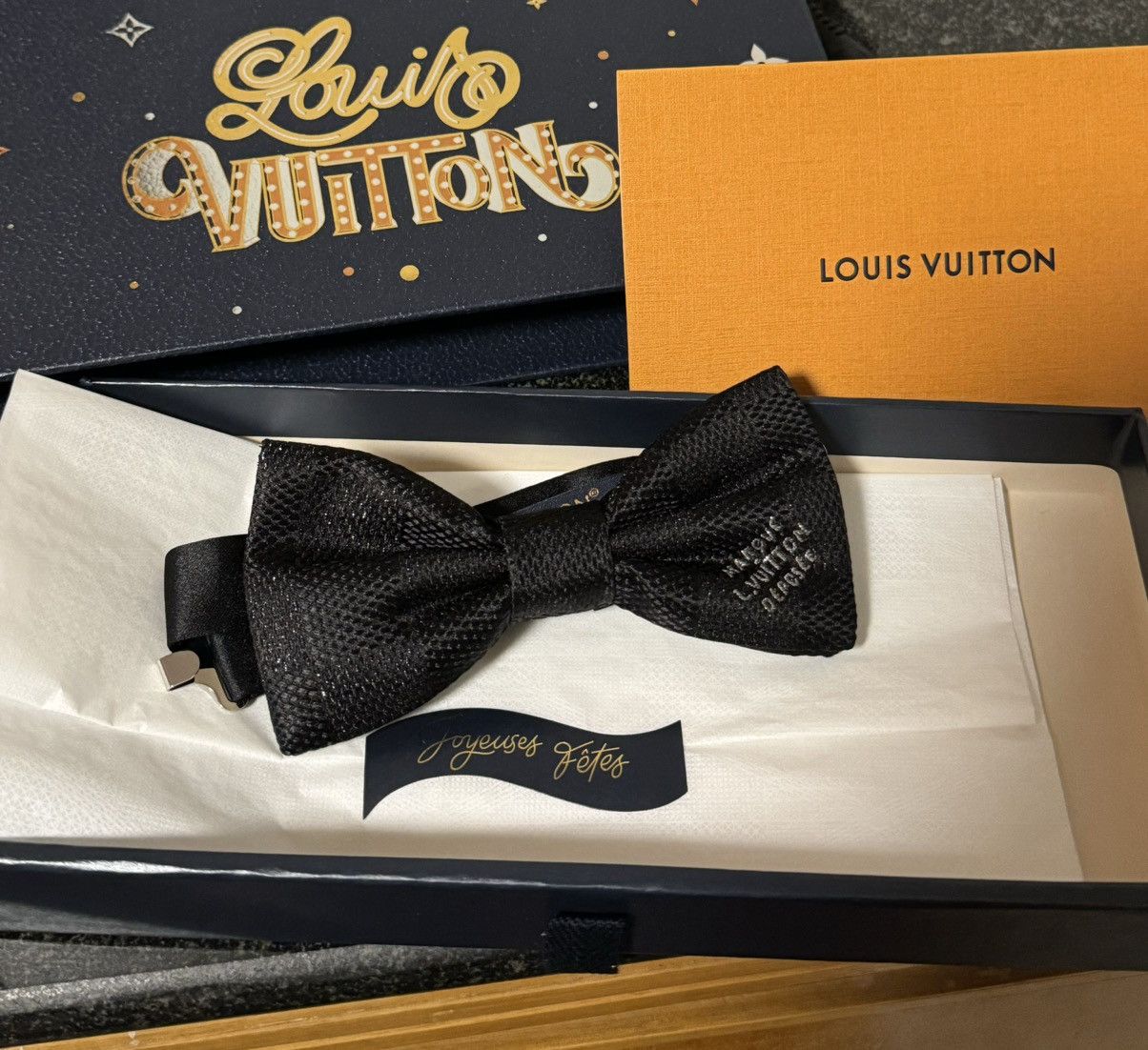 Louis Vuitton Louis Vuitton Men's Bowtie Size ONE SIZE - 1 Thumbnail