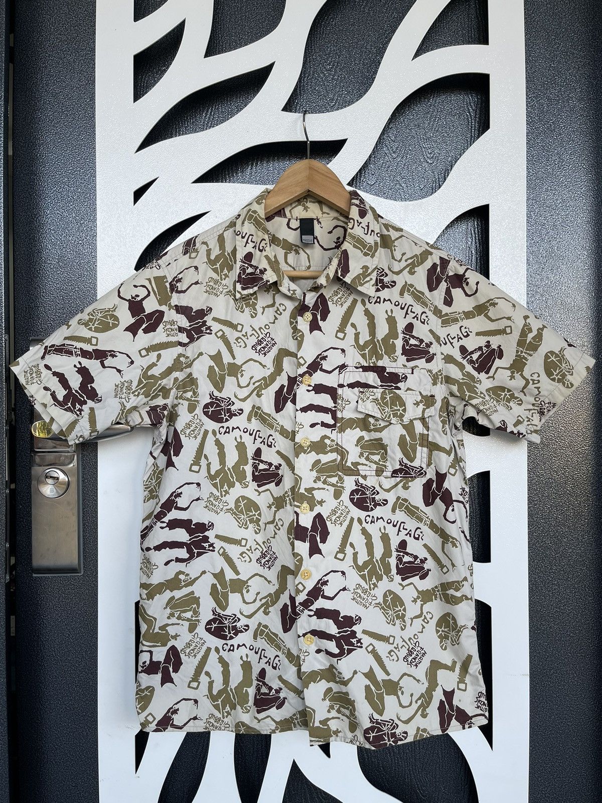 Marithe + Francois Girbaud MARITHE FRANCOIS GIRBAUD CAMO PRINT BUTTON UP SHIRT Size US M / EU 48-50 / 2 - 1 Thumbnail