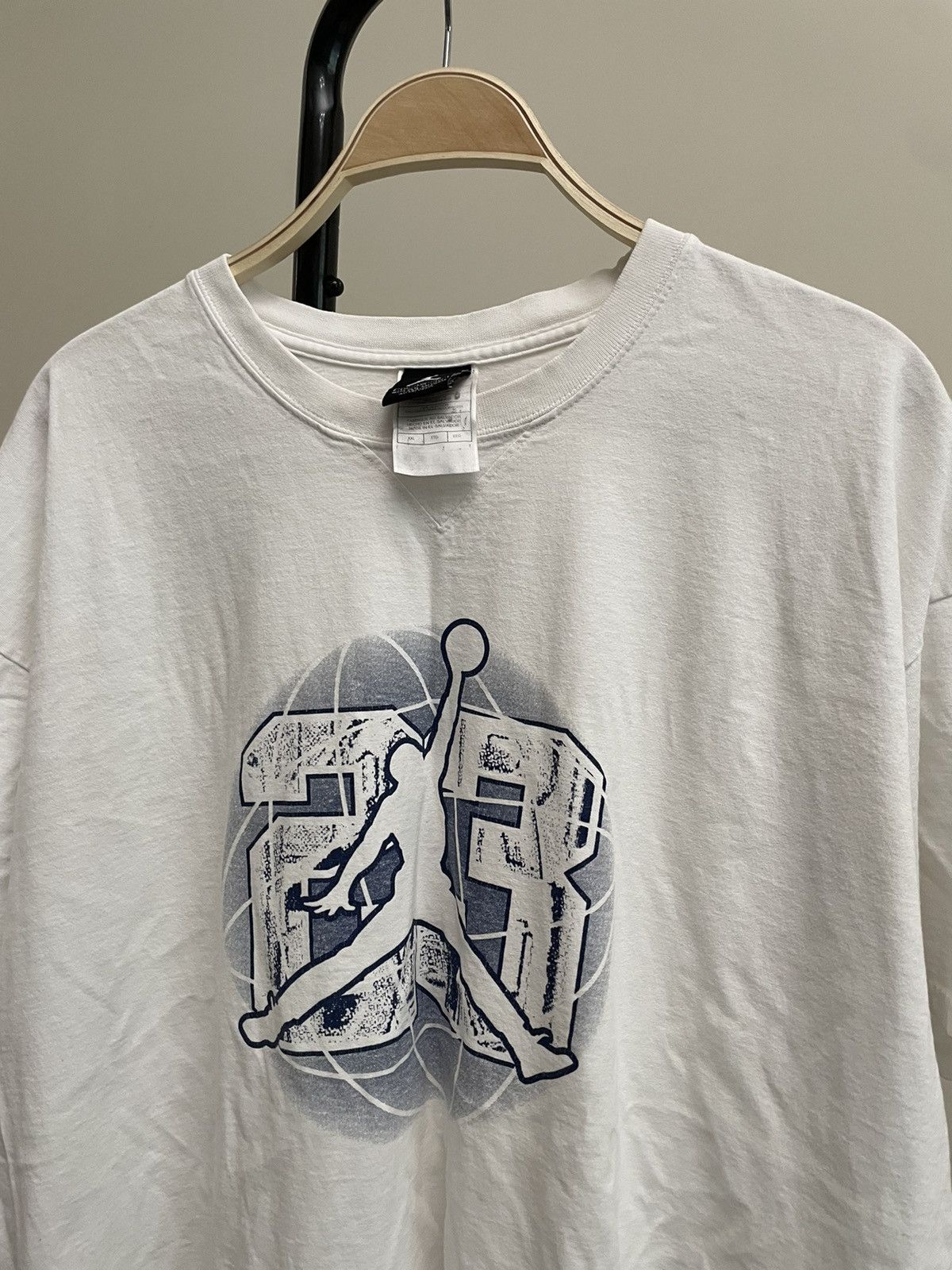Vintage Vintage Y2K White Nike Art Tee Shirt Size US XXL / EU 58 / 5 - 6 Thumbnail