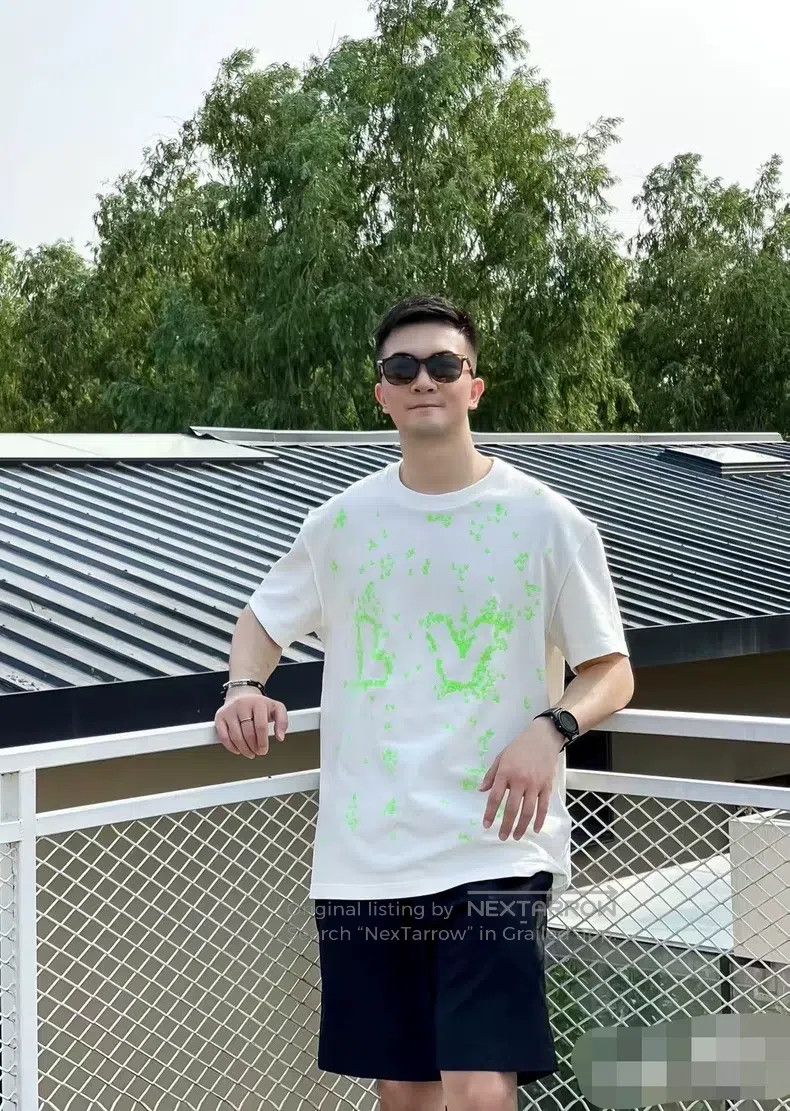 Louis Vuitton Louis Vuitton White full print small plane short sleeve T- Size US XL / EU 56 / 4 - 1 Thumbnail