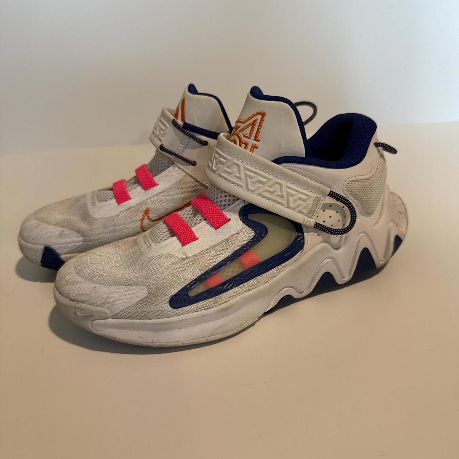 Nike Nike Sneakers Kid's 2.5Y White Trainer Giannis Size US 5 / EU 37 - 2 Thumbnail
