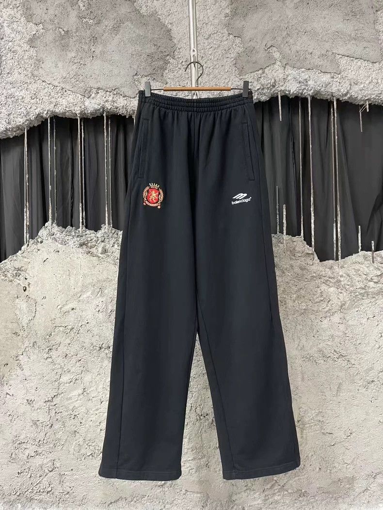 Balenciaga Balenciaga size XXS Manchester United Trousers Size US 27 - 1 Thumbnail