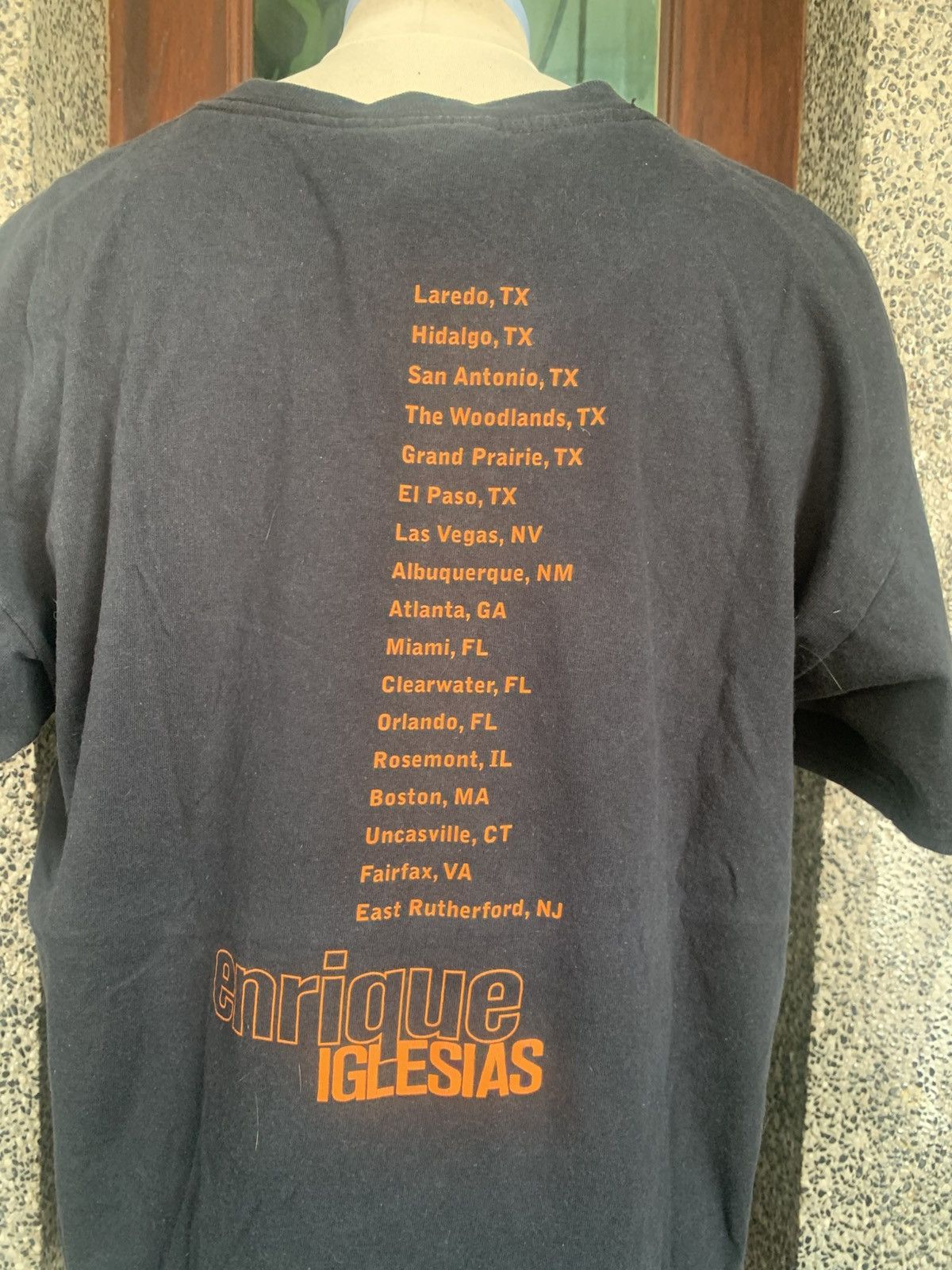 Vintage Vintage Enrique Iglesias Tour Latin Pop T shirt Size US L / EU 52-54 / 3 - 7 Thumbnail