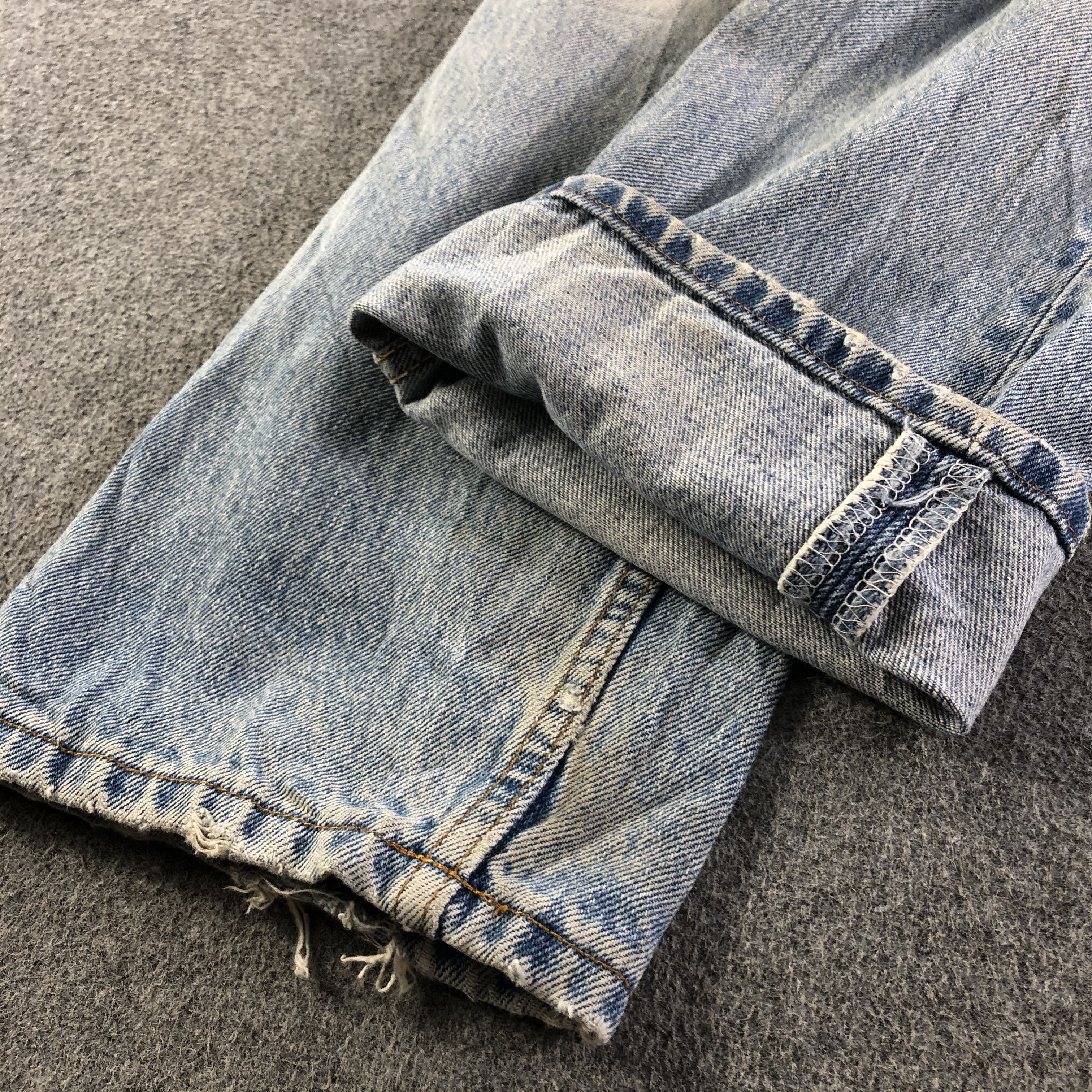 Levi's 90s Vintage Light Wash Levis 505 Jeans-J3371 Size US 31 - 7 Thumbnail