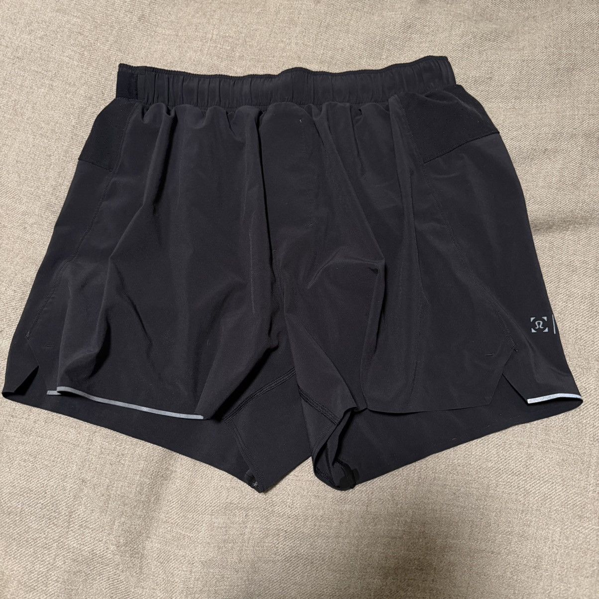 Lululemon Lululemon x Barry’s 4” Surge (milemaker) short Size US 30 / EU 46 - 1 Thumbnail