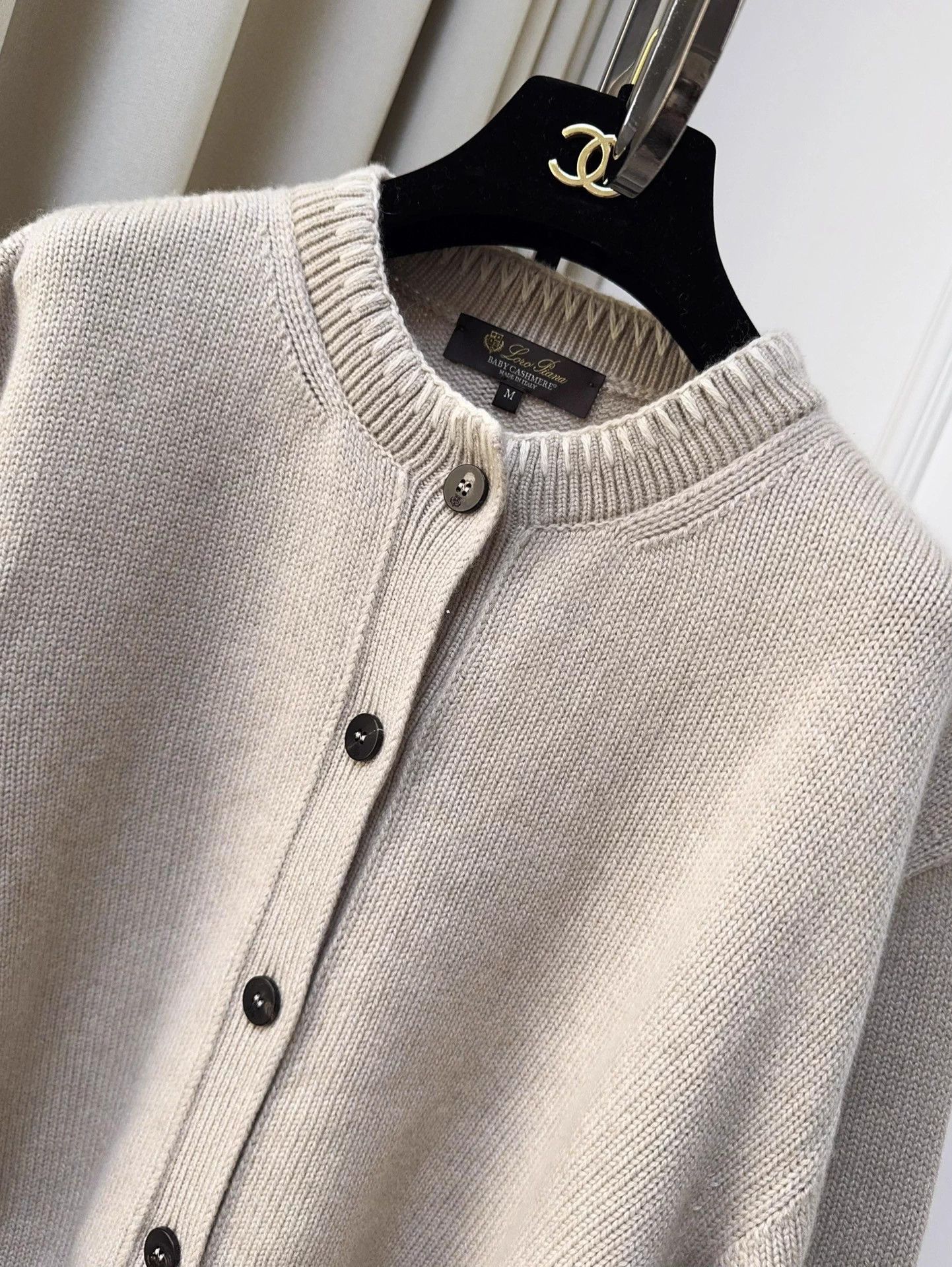 Loro Piana LP Oatmeal Embroidered LSleeve Knit Cardi M Size M / US 6-8 / IT 42-44 - 4 Thumbnail