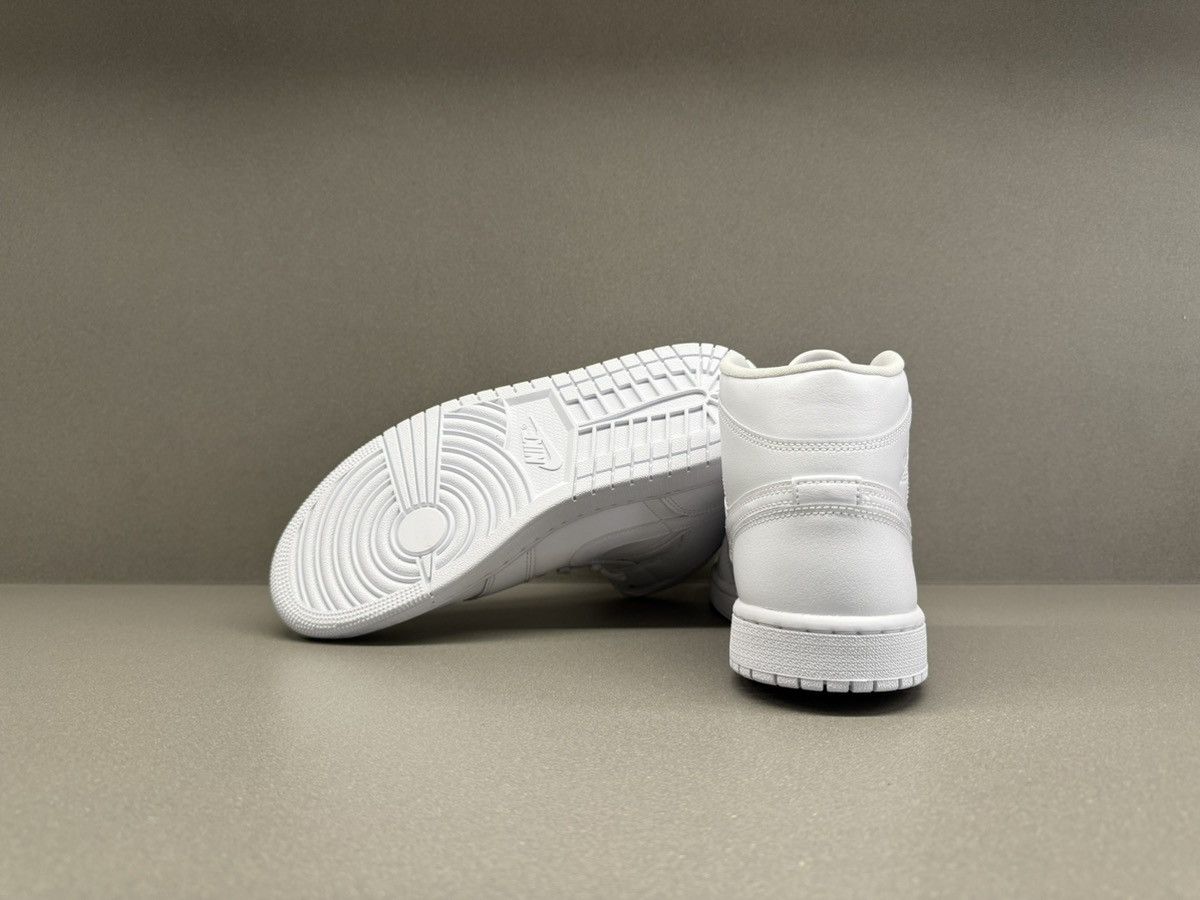 Jordan Brand Jordan 1 Mid Triple White 2022 Women’s Size US 10.5 / IT 40.5 - 8 Thumbnail