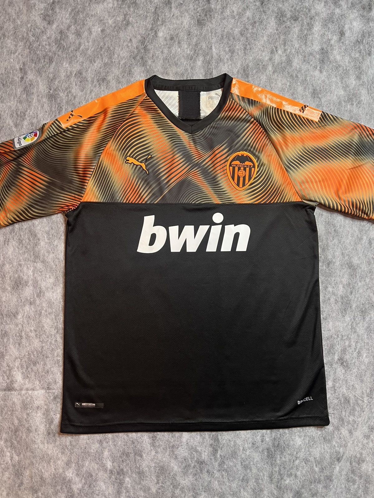 Puma Puma Valencia Football Vintage Rare T-Shirt Size US XL / EU 56 / 4 - 1 Thumbnail