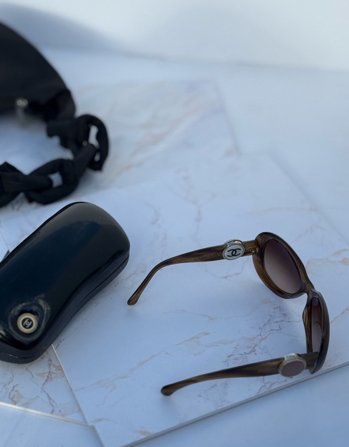 Chanel Chanel vintage sunglasses 5193-B Limited Collection Bouton Size ONE SIZE - 3 Thumbnail