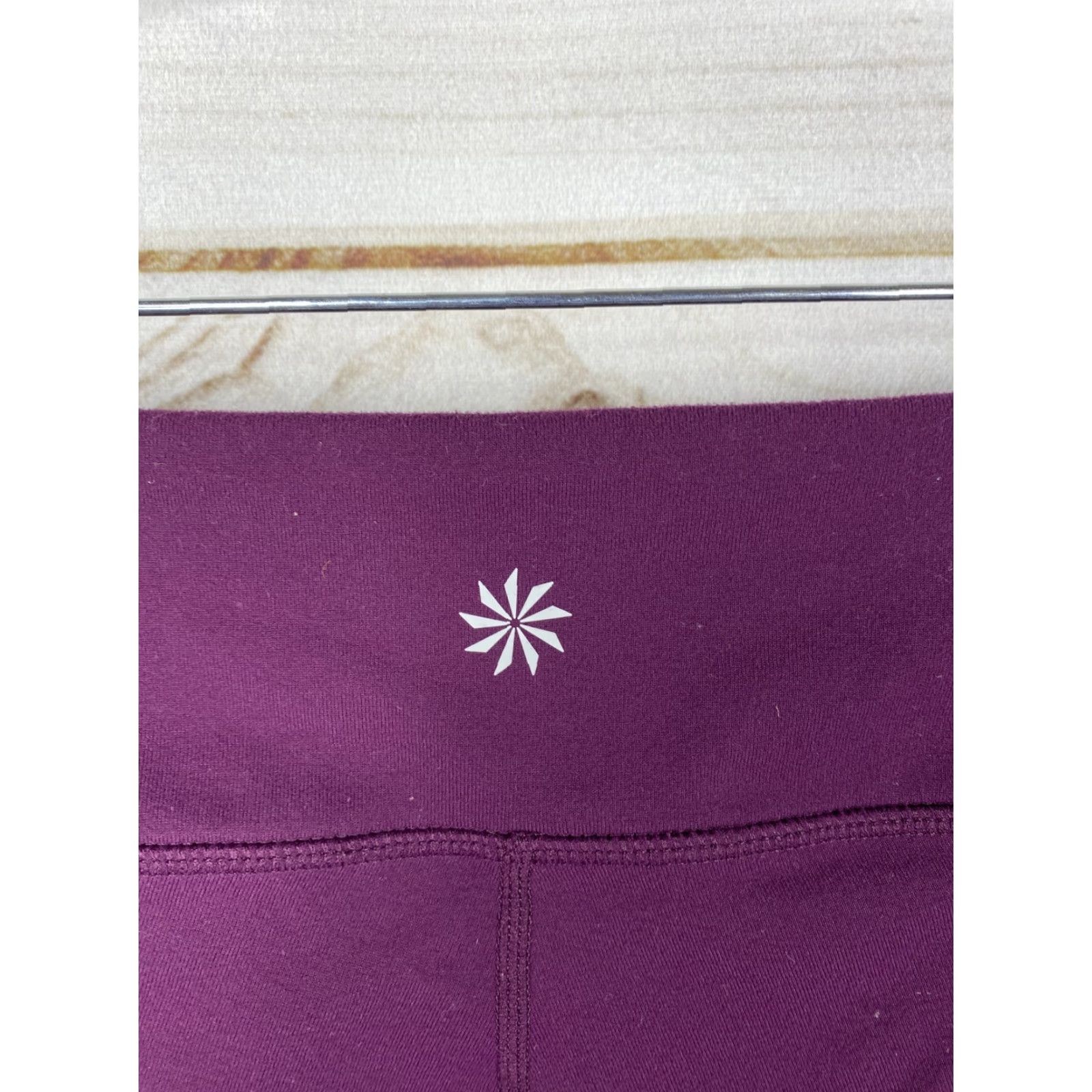 Athleta Athleta Leggings Womens S Purple Straight Leg Cropped Hidden Pocket Running Gym Size 28" / US 6 / IT 42 - 3 Thumbnail
