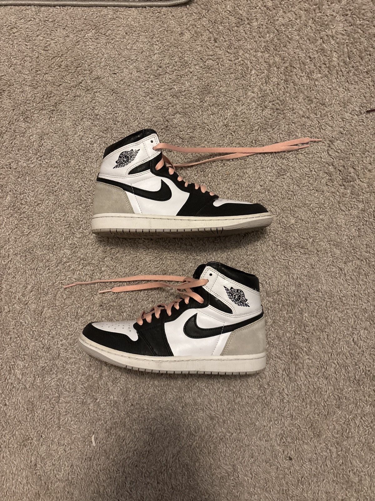 Nike Jordan 1 Retro High OG Size US 8 / EU 41 - 1 Thumbnail