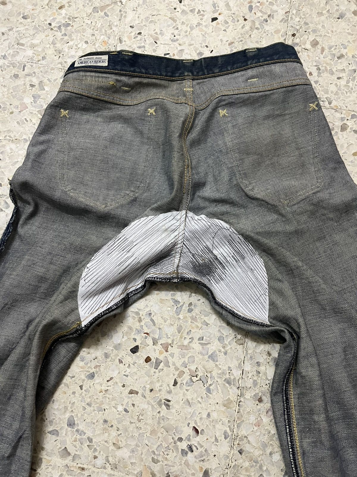 LEE Riders organic cotton distressed denim