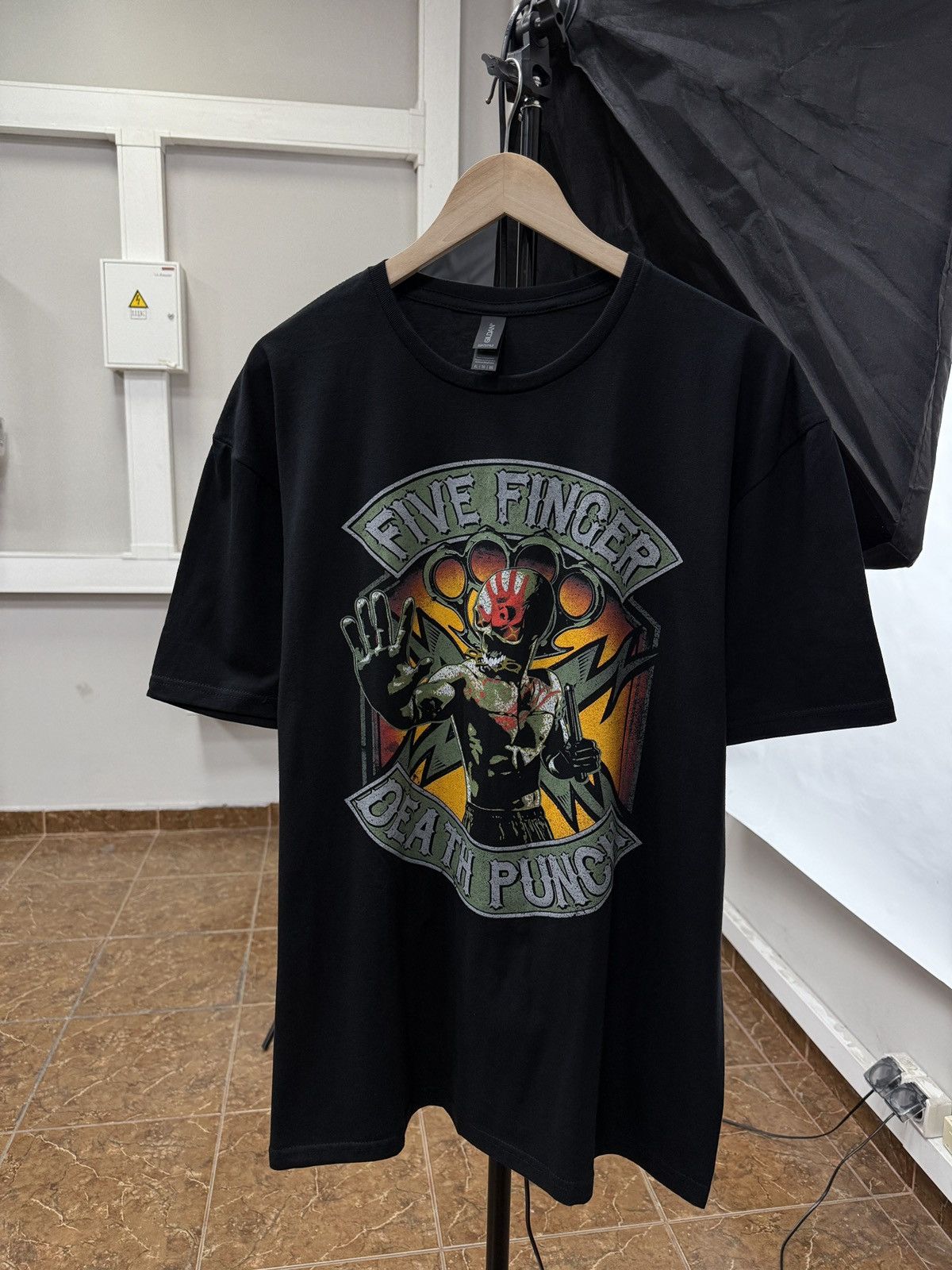 Gildan 🇺🇸💀 Vintage Y2K Five Finger Death Punch 5FDP Groove Metal Tee Size US XL / EU 56 / 4 - 1 Thumbnail