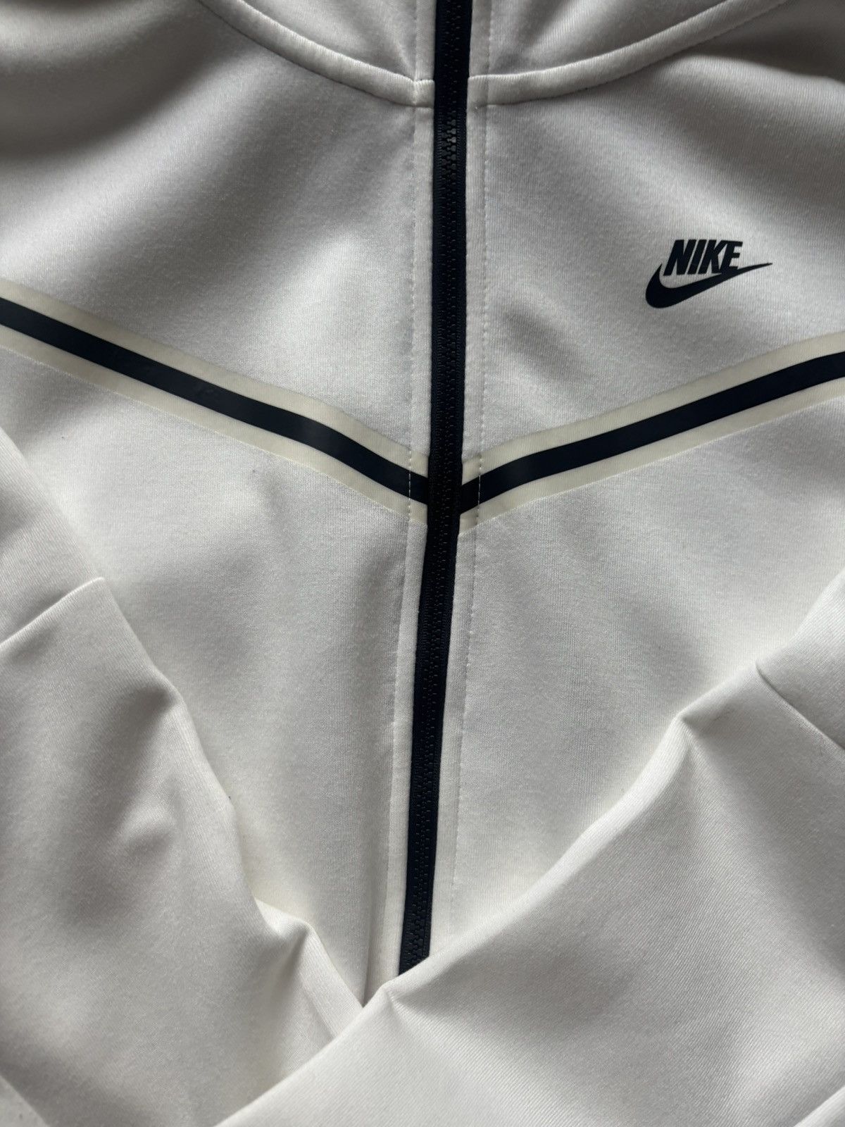Nike all white nike tech Size US L / EU 52-54 / 3 - 2 Thumbnail