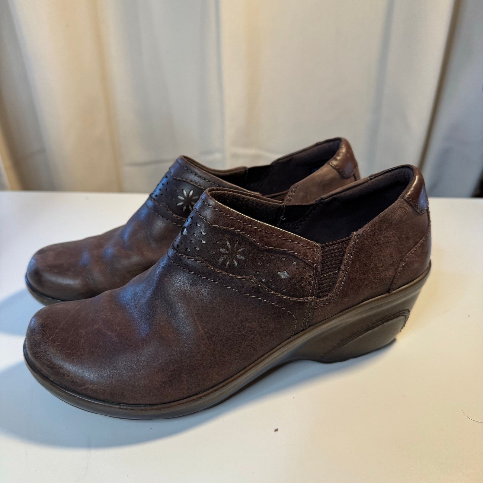 Clarks Clarks Marion Helen Cut-out Detail Wedge Clog Shoes Sz 6W Size US 6 / IT 36 - 3 Thumbnail