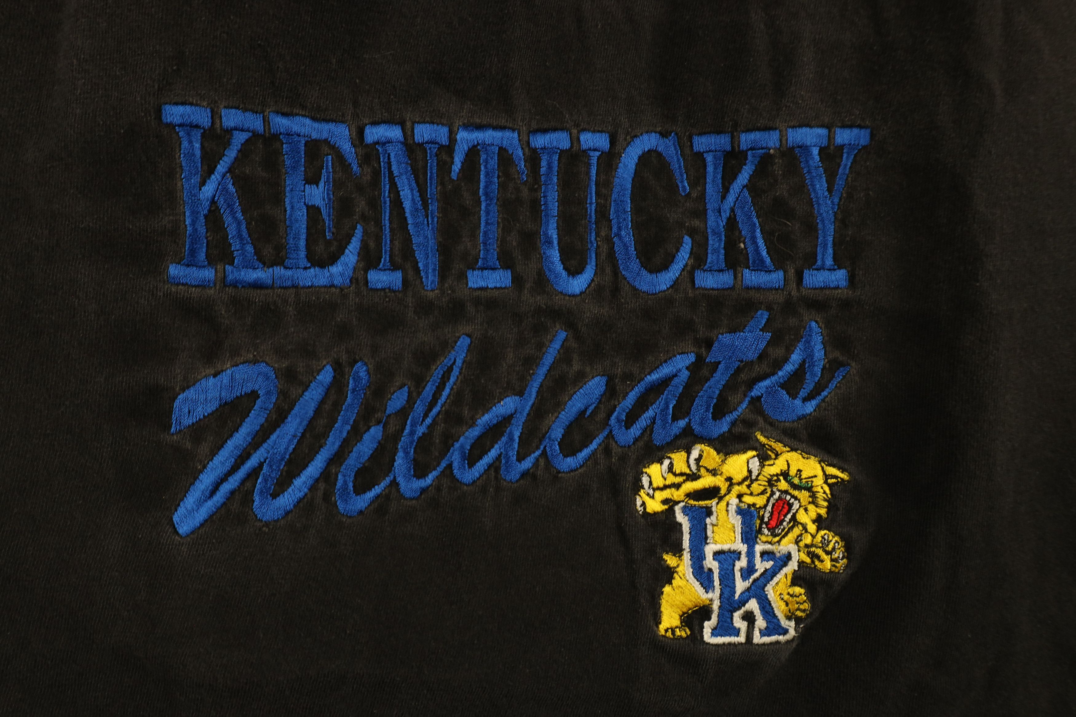 Vintage Vintage 90s Spell University of Kentucky Wildcats T-Shirt Size US XL / EU 56 / 4 - 4 Thumbnail