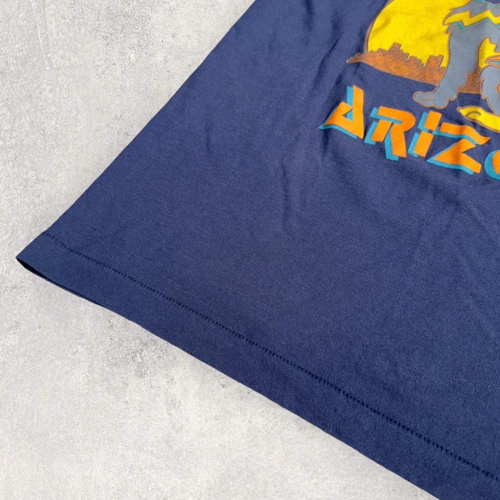 Vintage Vintage 80s Arizona Wolf Tee Shirt Size US L / EU 52-54 / 3 - 3 Thumbnail