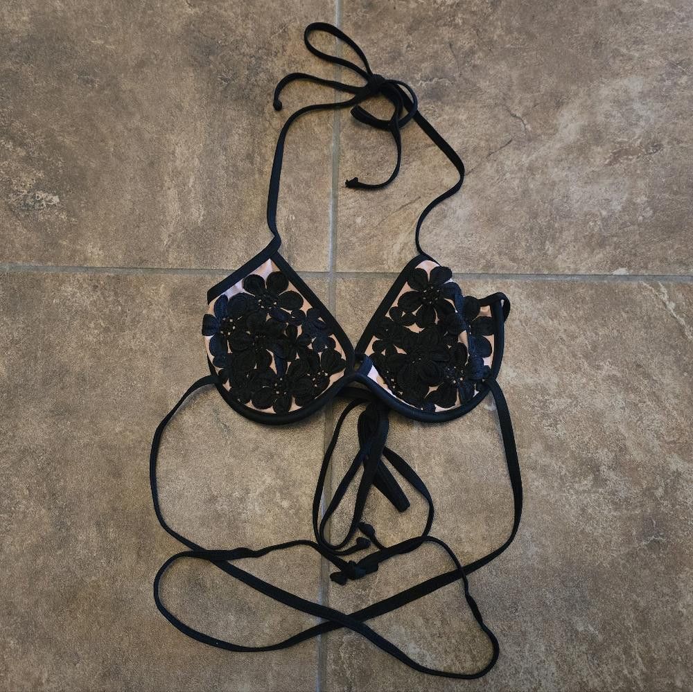 Designer Black Nude Floral Detail Wrapped Bikini Top Size ONE SIZE - 1 Thumbnail
