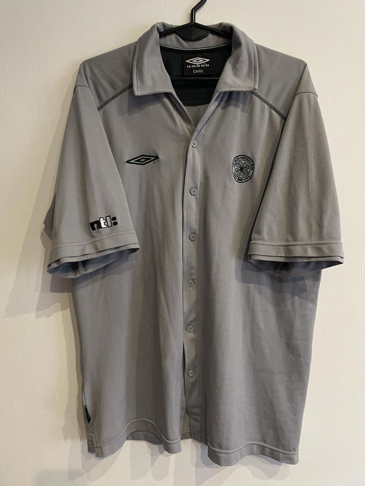 Umbro Rare Vintage Umbro Celtic Football Shirt from 2000s Size US L / EU 52-54 / 3 - 1 Thumbnail