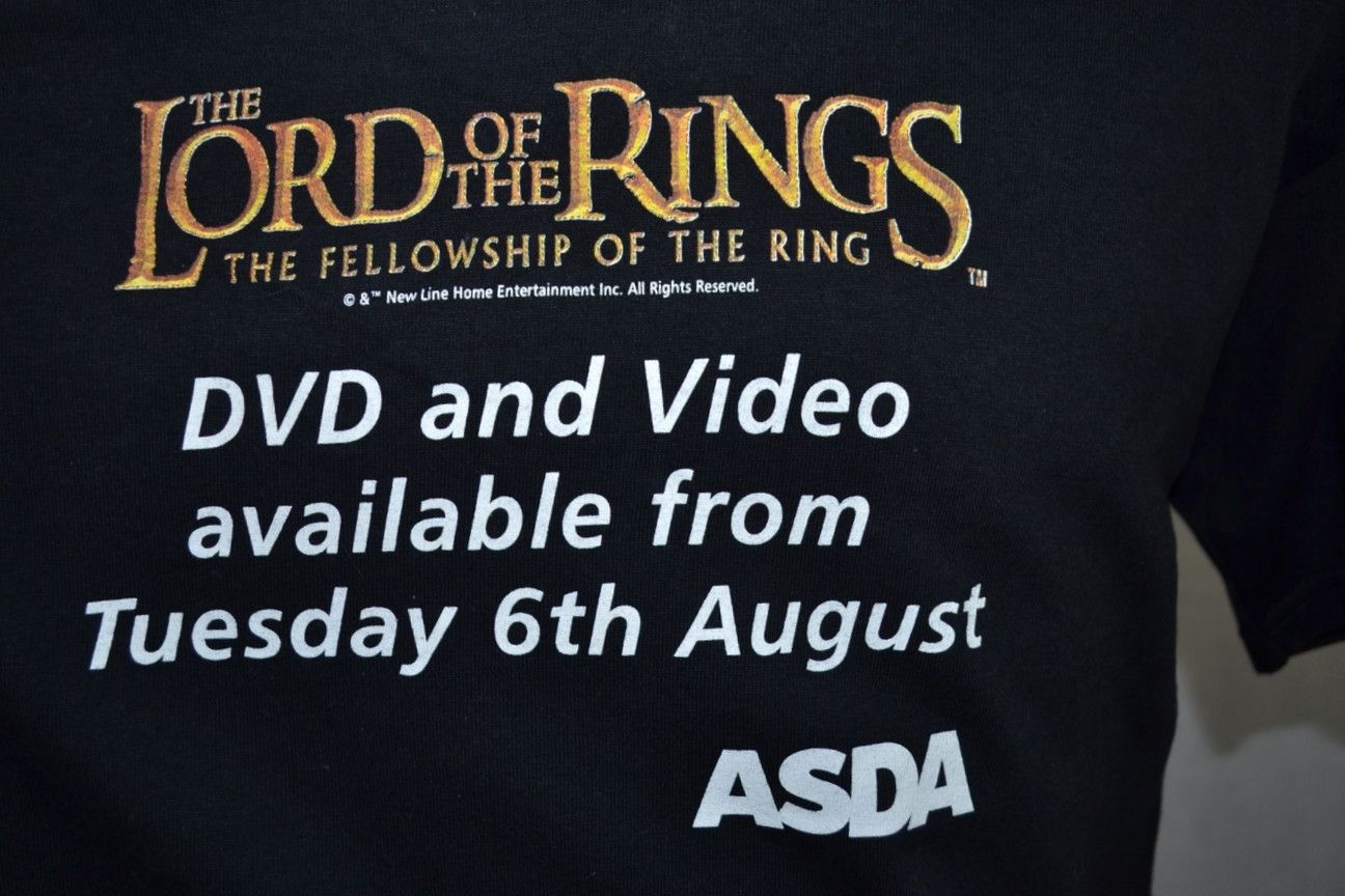 Vintage 2002 The Lord of the Rings The Fellowship of the Ring tee Size US L / EU 52-54 / 3 - 5 Thumbnail