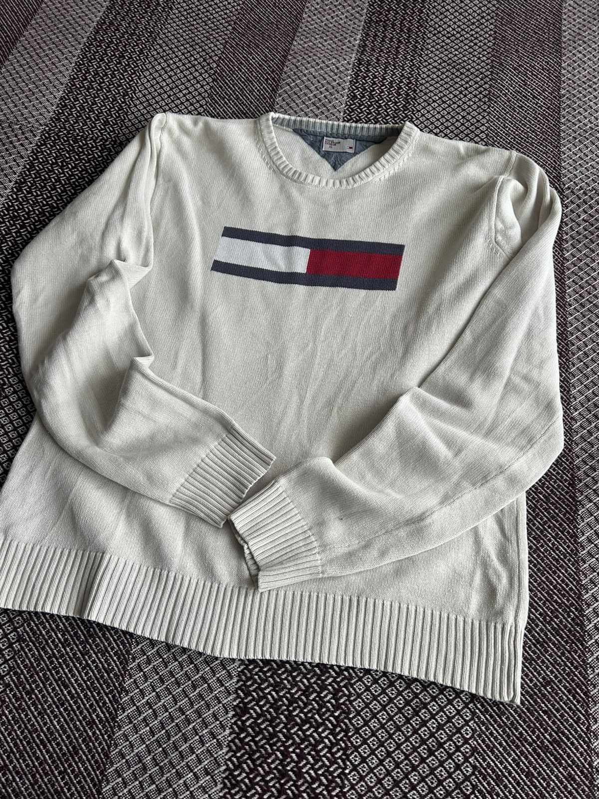 Tommy Hilfiger Vintage Tommy Hilfiger Denim Big Logo Heavy Sweater Size XL Size US XL / EU 56 / 4 - 9 Thumbnail
