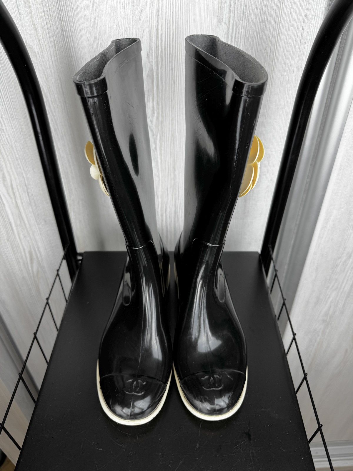 Chanel CHANEL Rubber Camellia Rain Boots Black size 37 Size US 7 / IT 37 - 9 Thumbnail