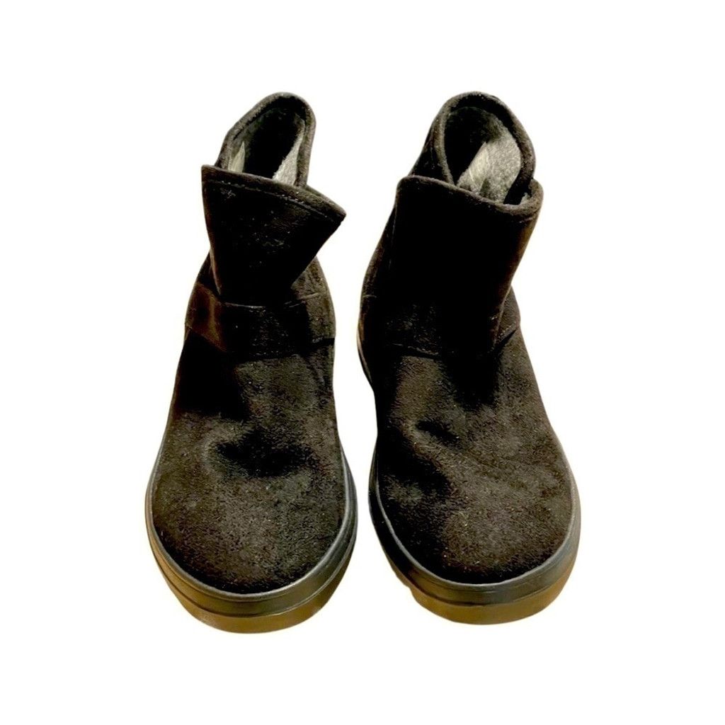 Crocs WOMEN’S CROC Synthetic Suede Lodgepoint Booties Size 5. Size US 5 / IT 35 - 13 Thumbnail