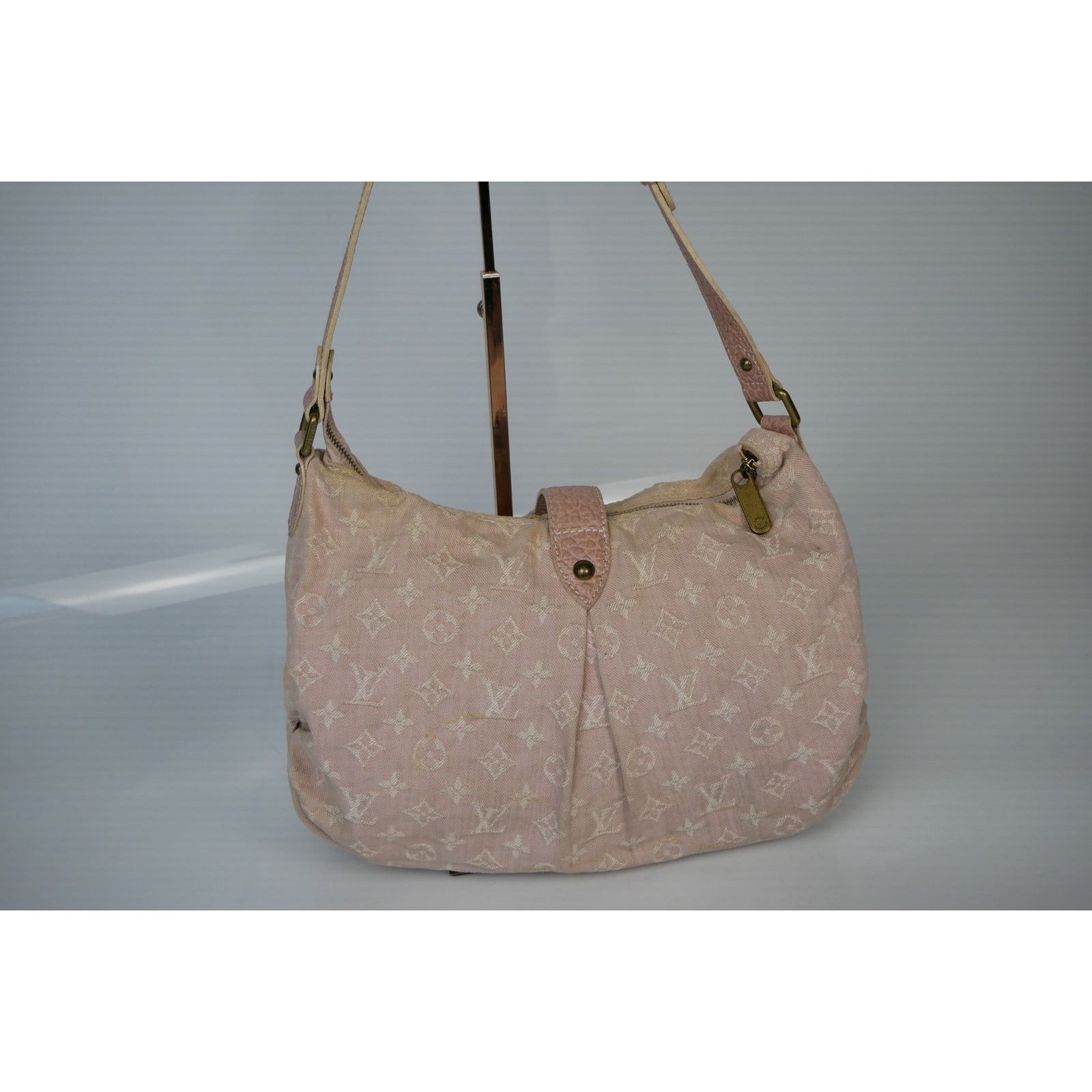 Louis Vuitton Louis Vuitton Rose Denim Monogram Bag Size ONE SIZE - 5 Thumbnail