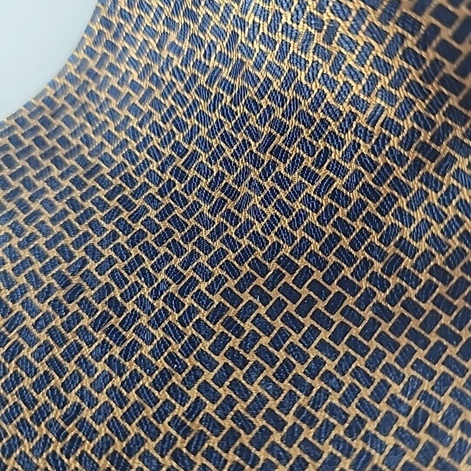 The Unbranded Brand Tongue Tied Gold & Black Patterned Silk Necktie - Like New Size ONE SIZE - 4 Thumbnail