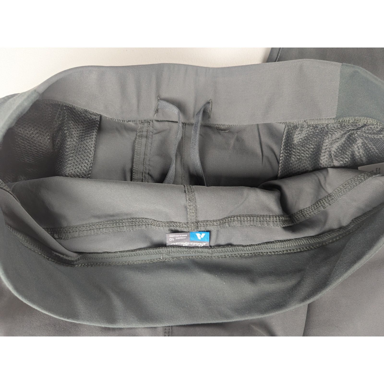 Eddie Bauer Eddie Bauer First Ascent Hiking Pants Womens 10 Grey Cropped Size 32" / US 10 / IT 46 - 3 Thumbnail